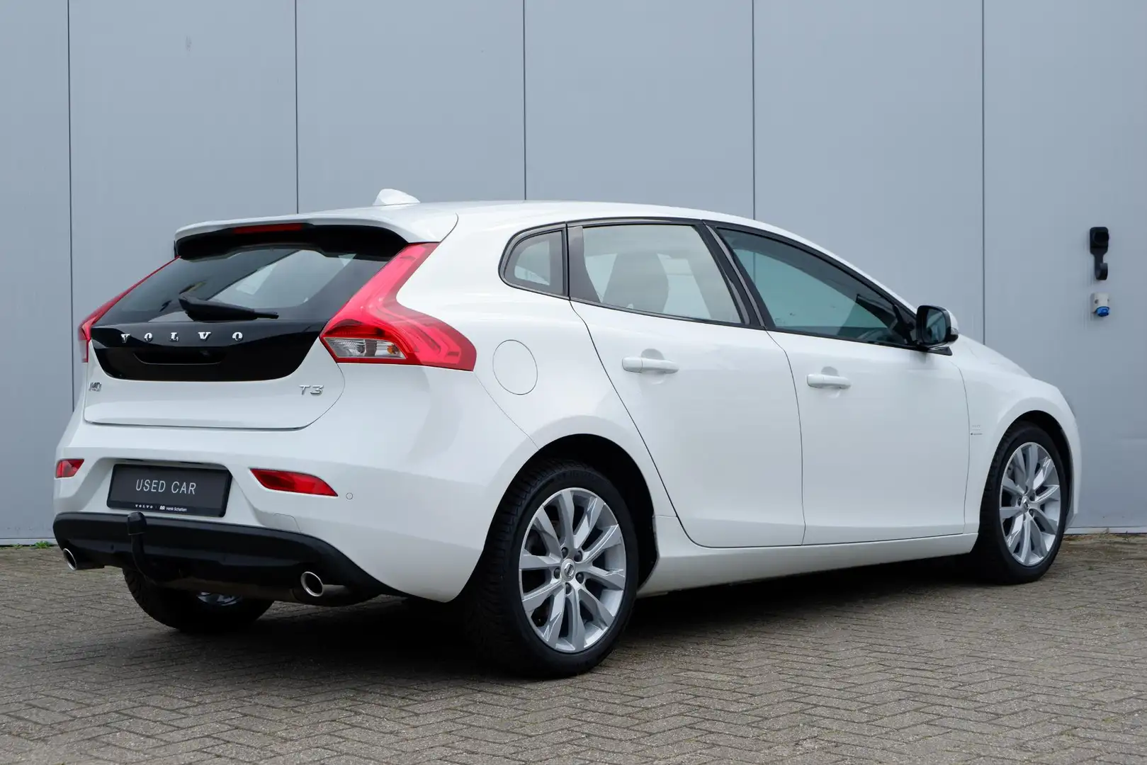 Volvo V40 1.5 T3 Dynamic Edition | Stoelverwarming | Lederen Wit - 2