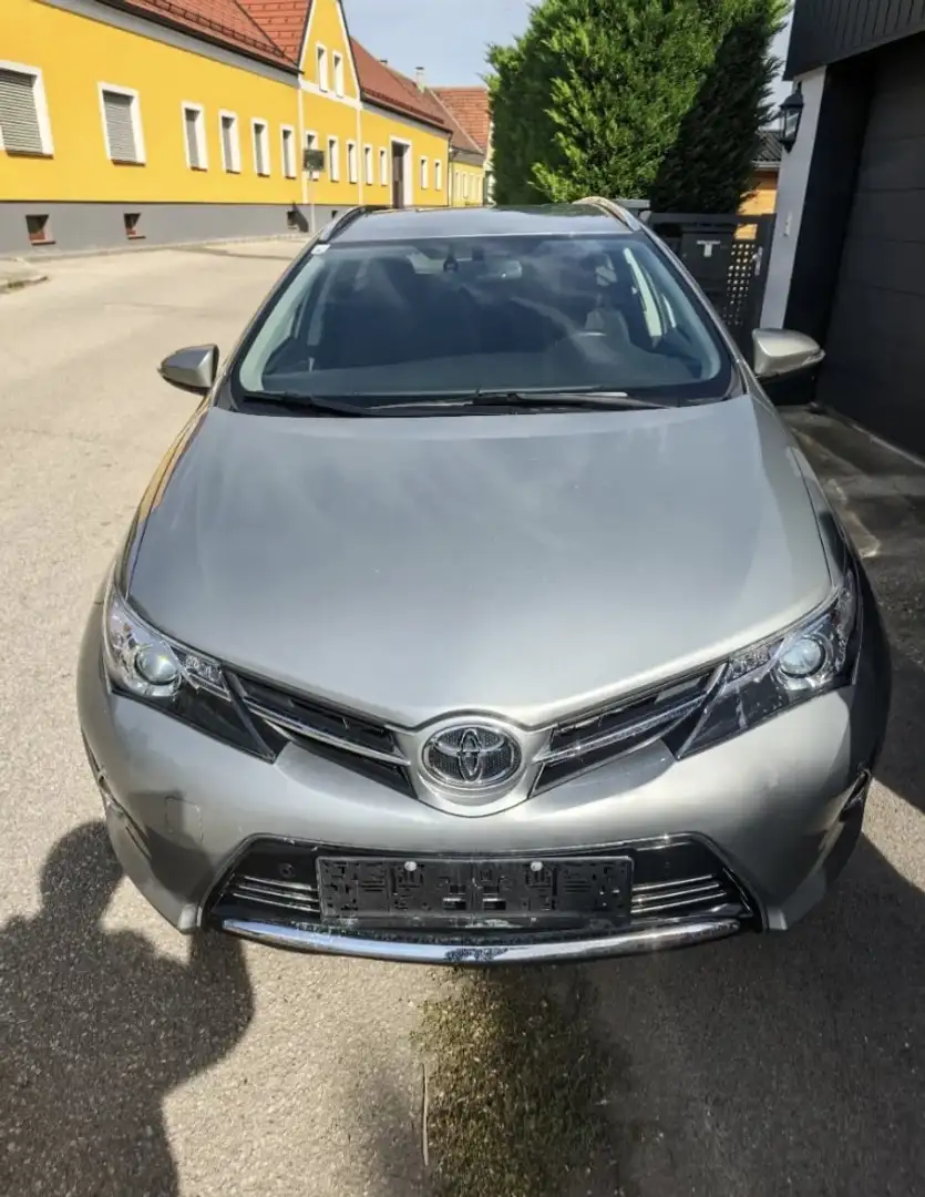 Toyota Auris Touring Sports 2.0 - 1