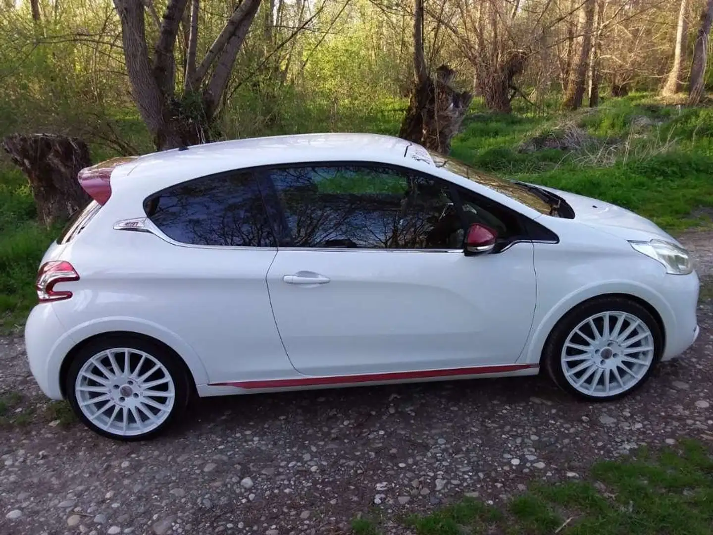 Peugeot 208 208 1,6 THP 200 GTI GTI Weiß - 1