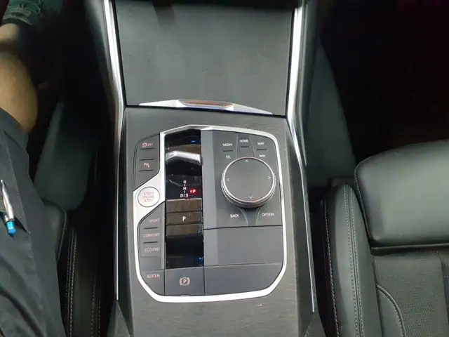 BMW 3 Series view 10