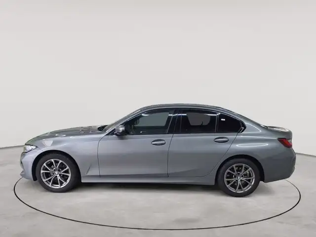 BMW 3 Series view 6