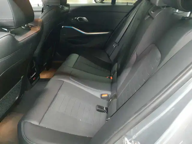 BMW 3 Series view 13