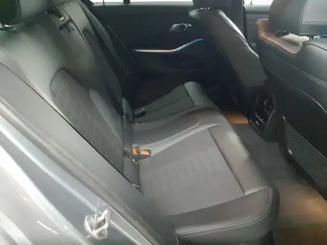 BMW 3 Series view 14