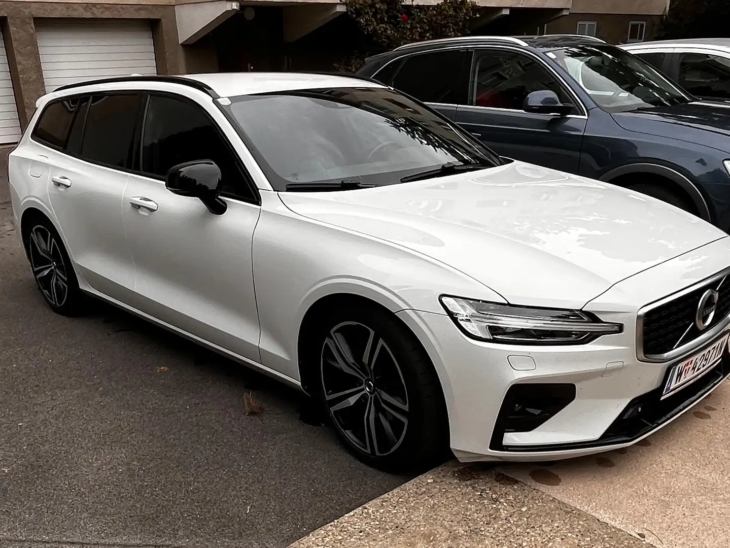 Volvo V60 V60 D4 R-Design Weiß - 1