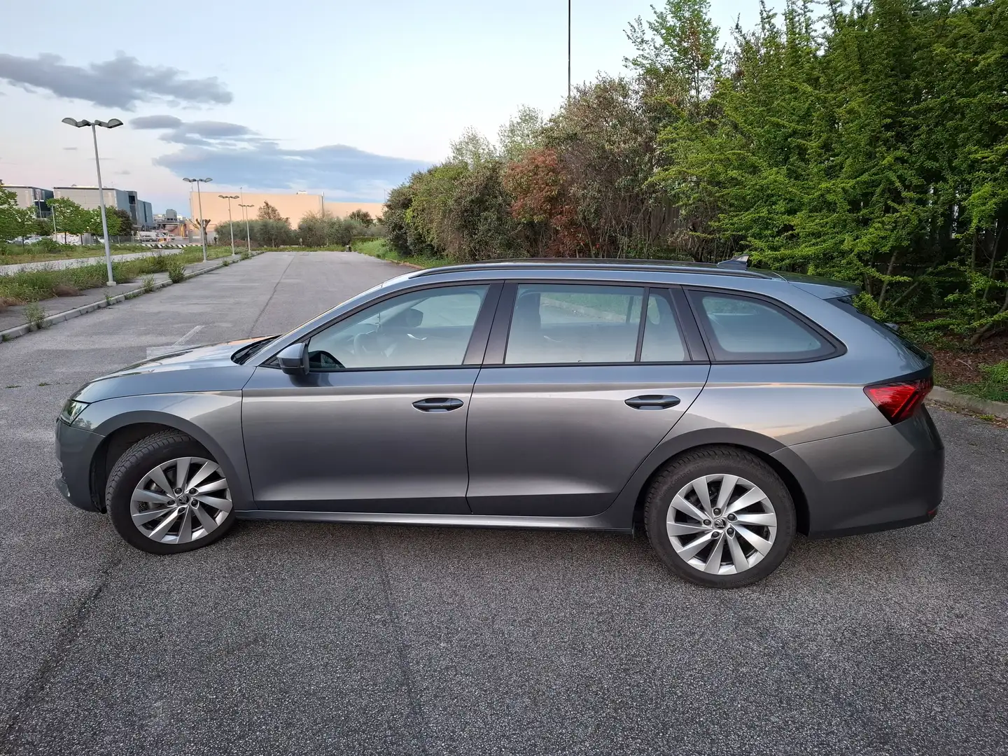 Skoda Octavia IV 2024 Wagon 2.0 tdi Executive 115cv Grigio - 1