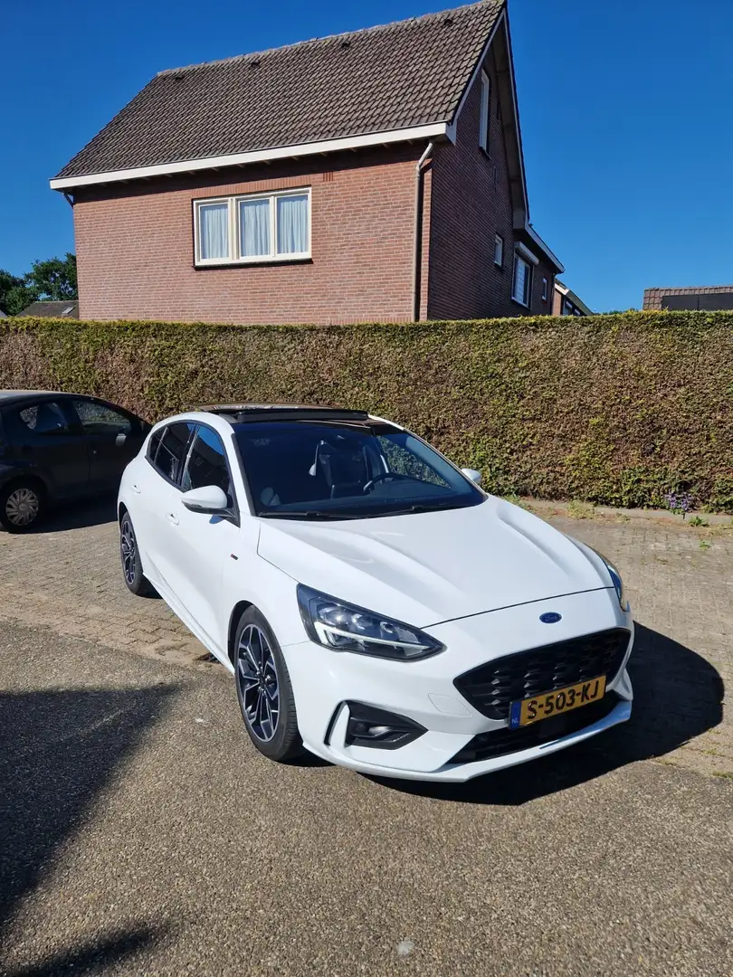 Ford Focus 1.5 EcoB. Vignale Wit - 2