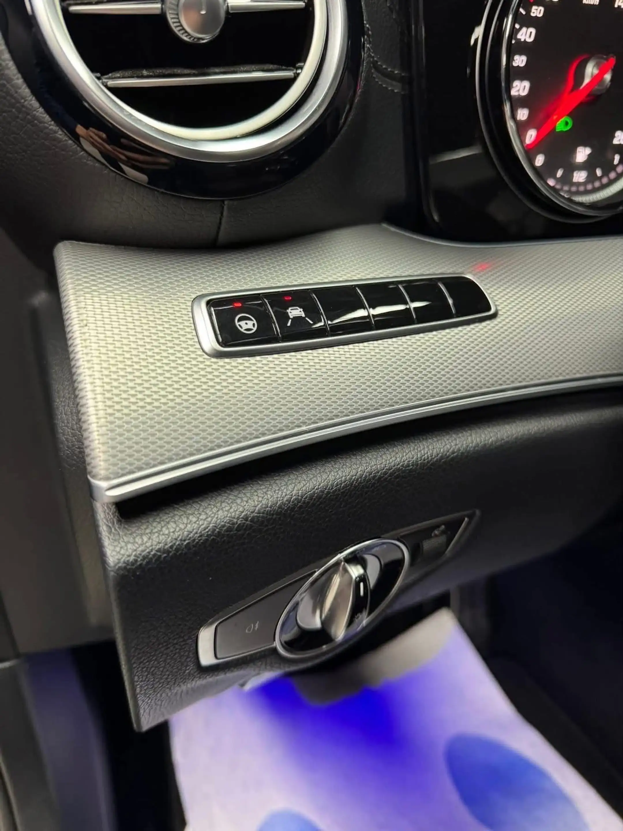 Mercedes-Benz E 200 E 200 d Pack Amg **12 mois de garantie** — photo 14