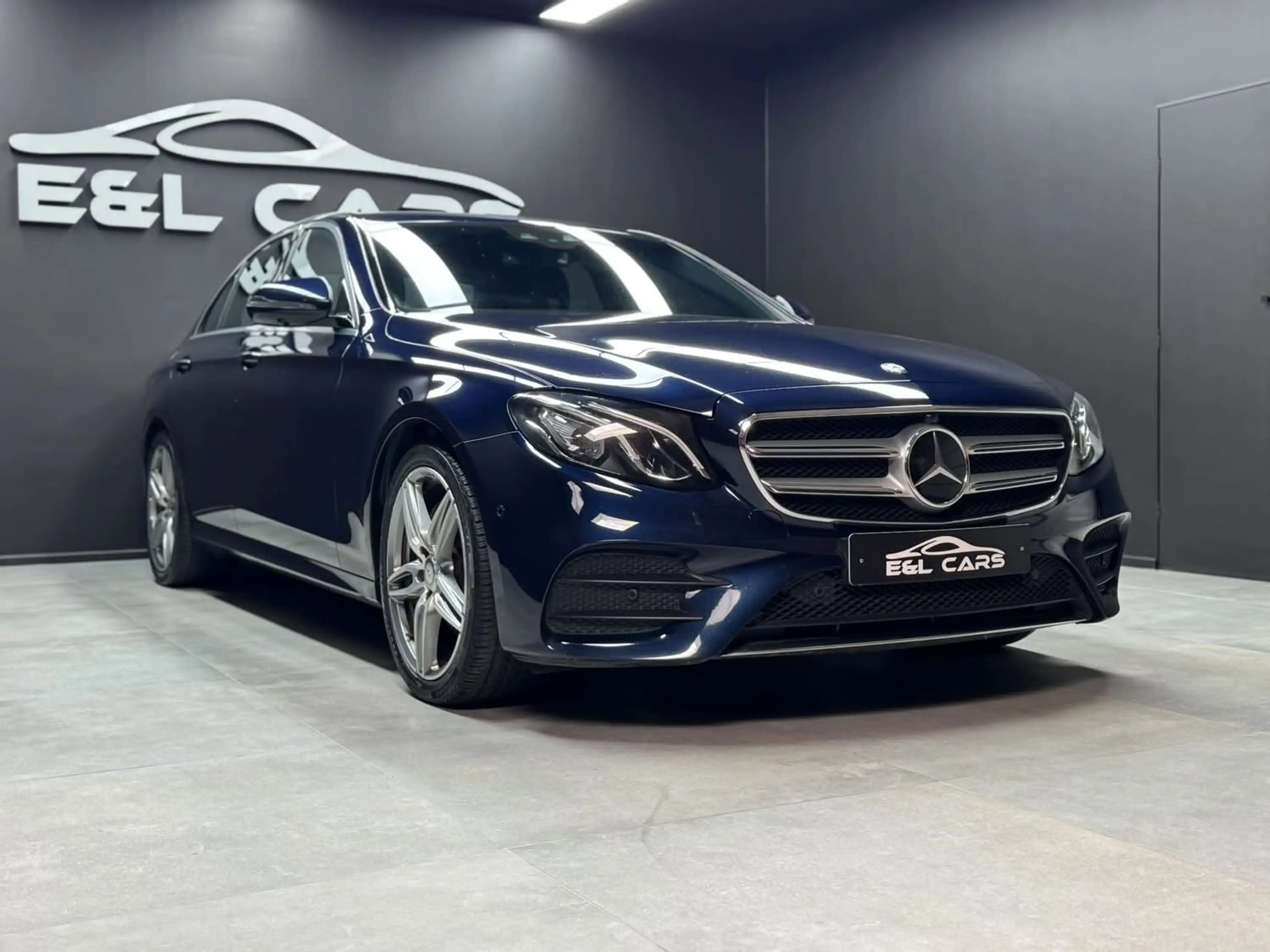 Mercedes-Benz E 200 E 200 d Pack Amg **12 mois de garantie** — photo 3