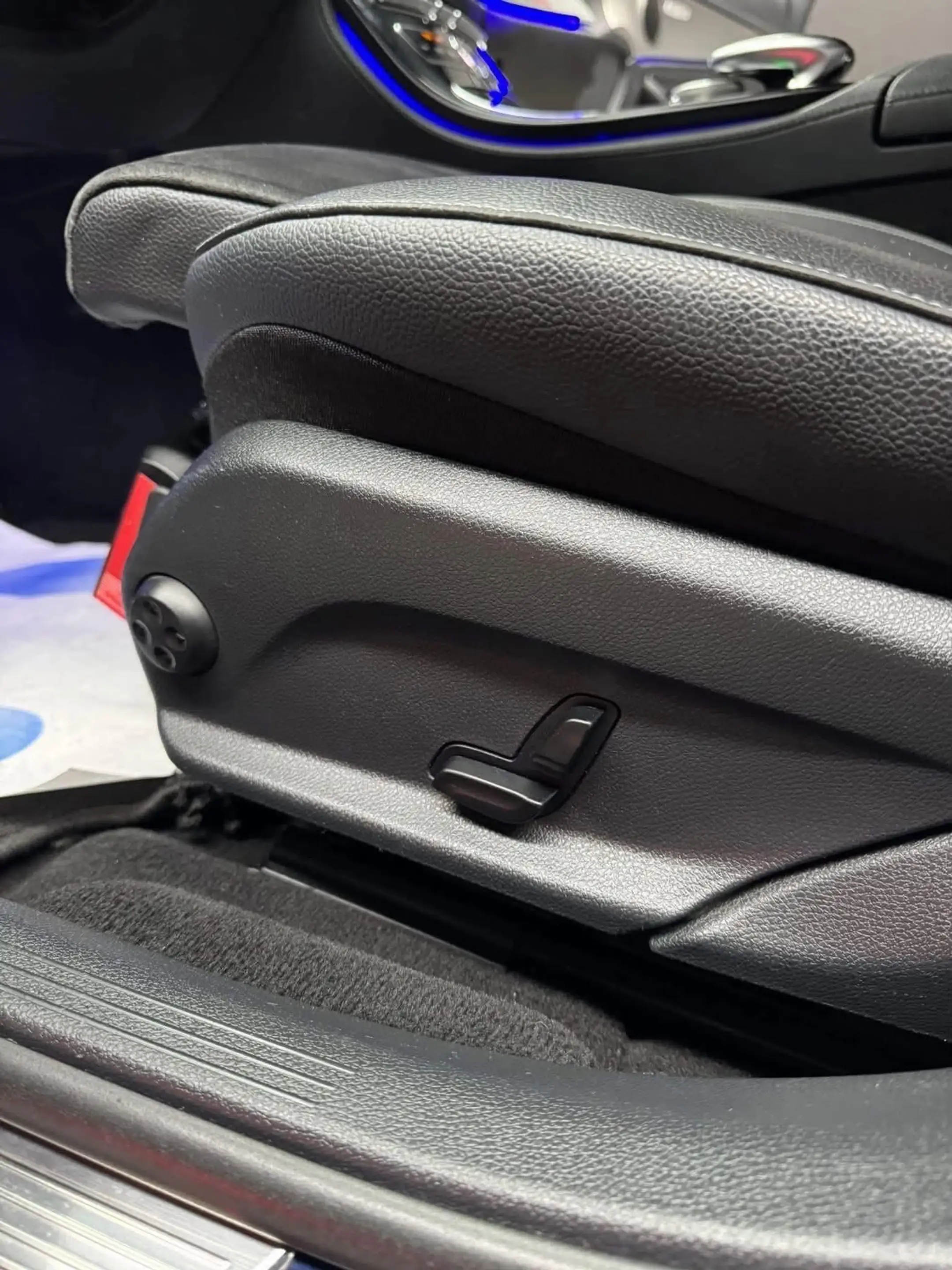Mercedes-Benz E 200 E 200 d Pack Amg **12 mois de garantie** — photo 13