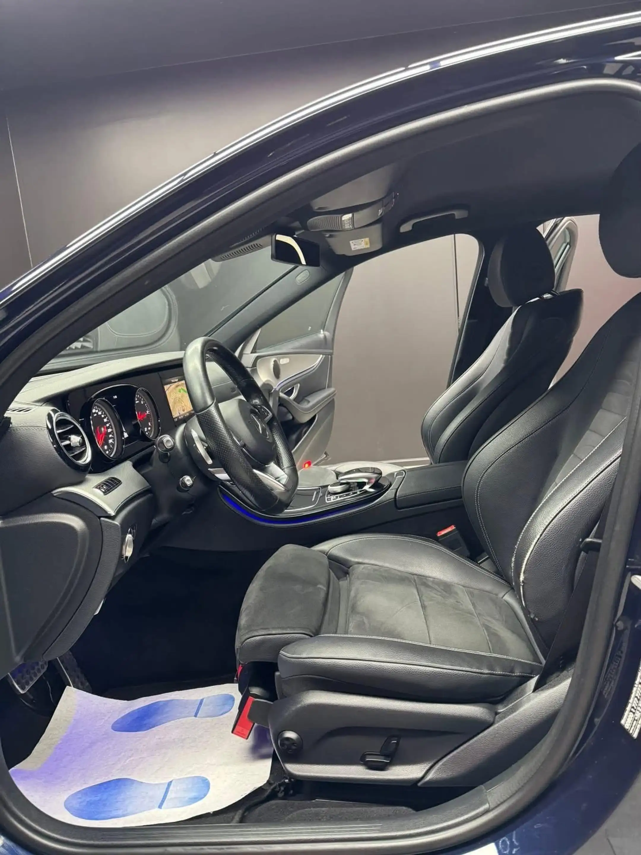 Mercedes-Benz E 200 E 200 d Pack Amg **12 mois de garantie** — photo 11