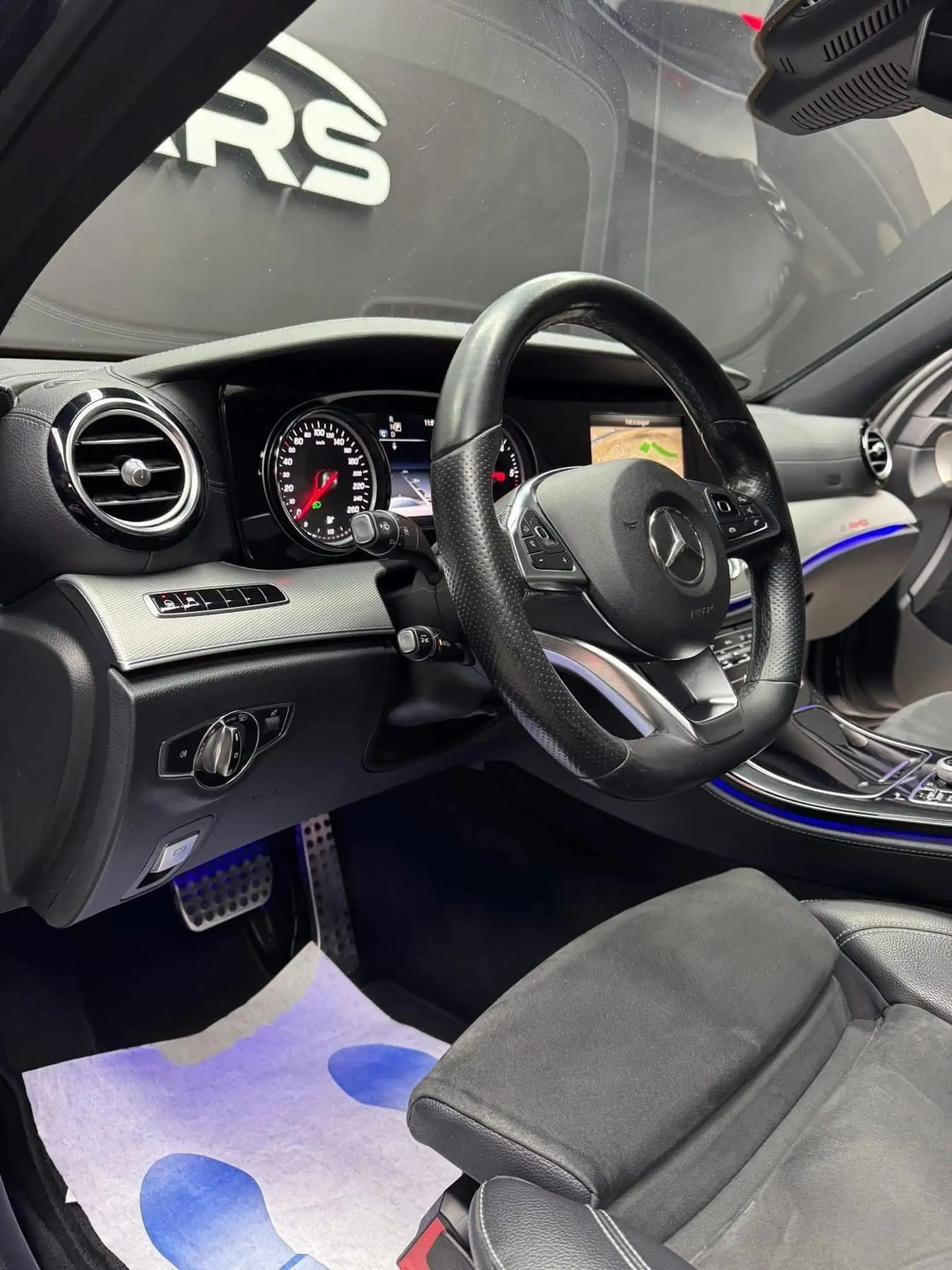 Mercedes-Benz E 200 E 200 d Pack Amg **12 mois de garantie** — photo 12