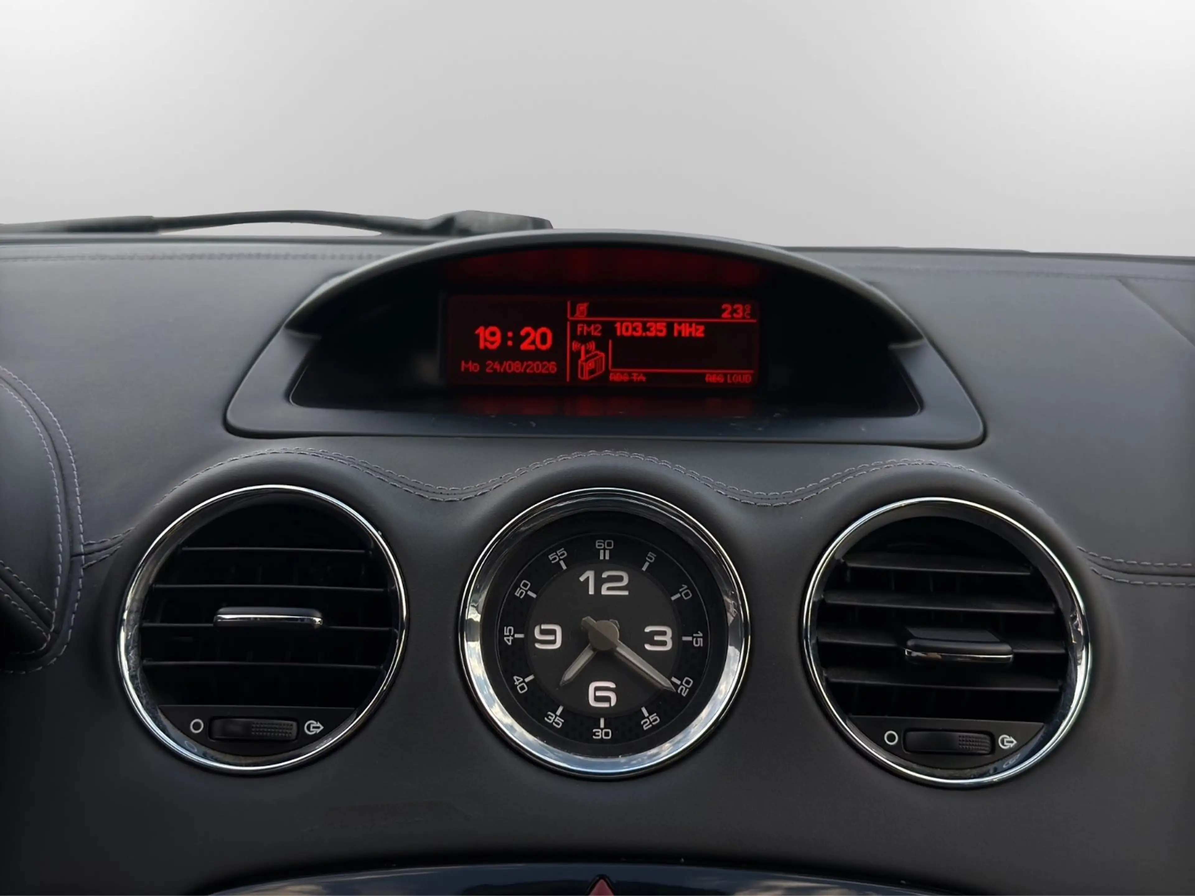 Peugeot RCZ 1.6 Turbo 155 THP *19"-ALU*JBL-SOUND* — photo 15