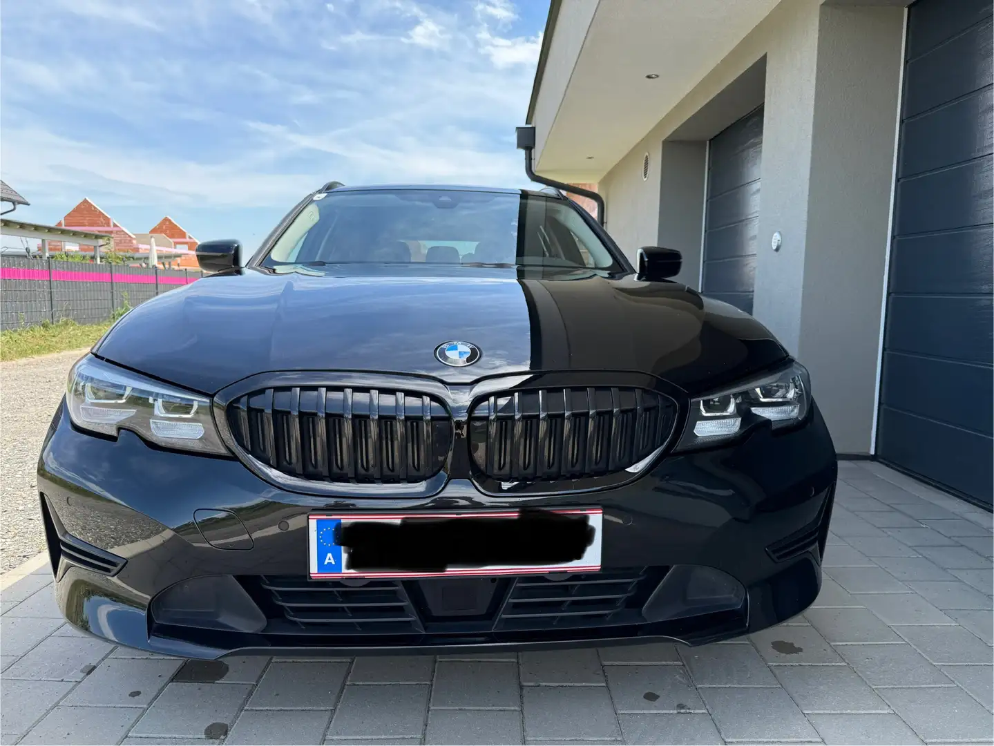 BMW 330 330e xDrive Touring Aut. Schwarz - 2