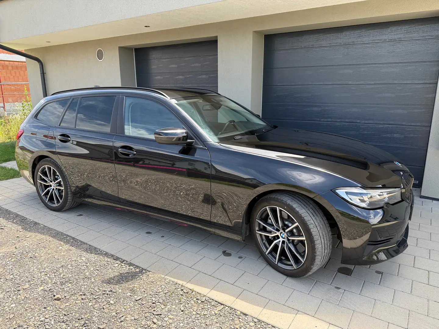 BMW 330 330e xDrive Touring Aut. Schwarz - 1
