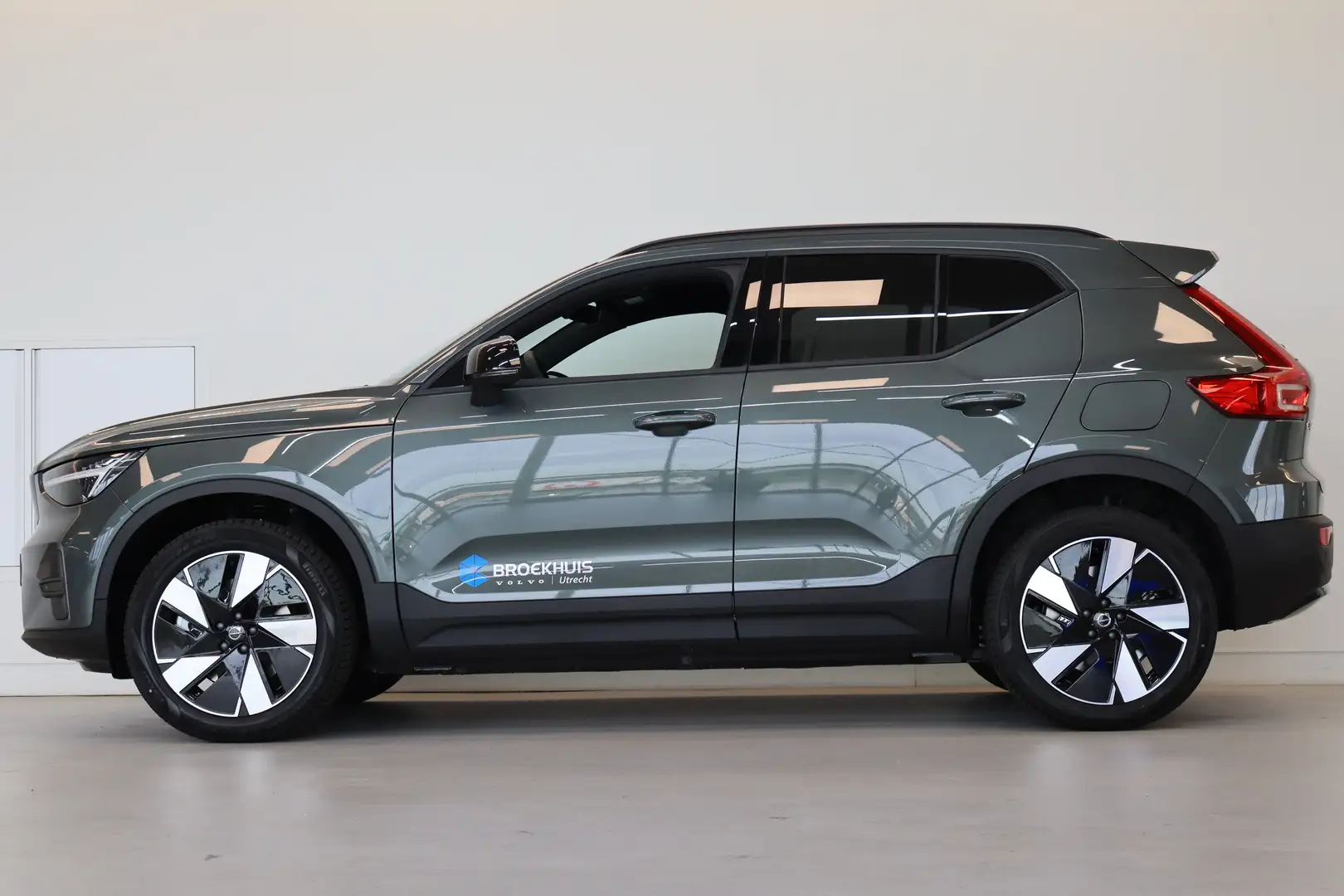 Volvo EX40 Extended Range 82 kWh 252PK Business Climate Pack Grün - 2