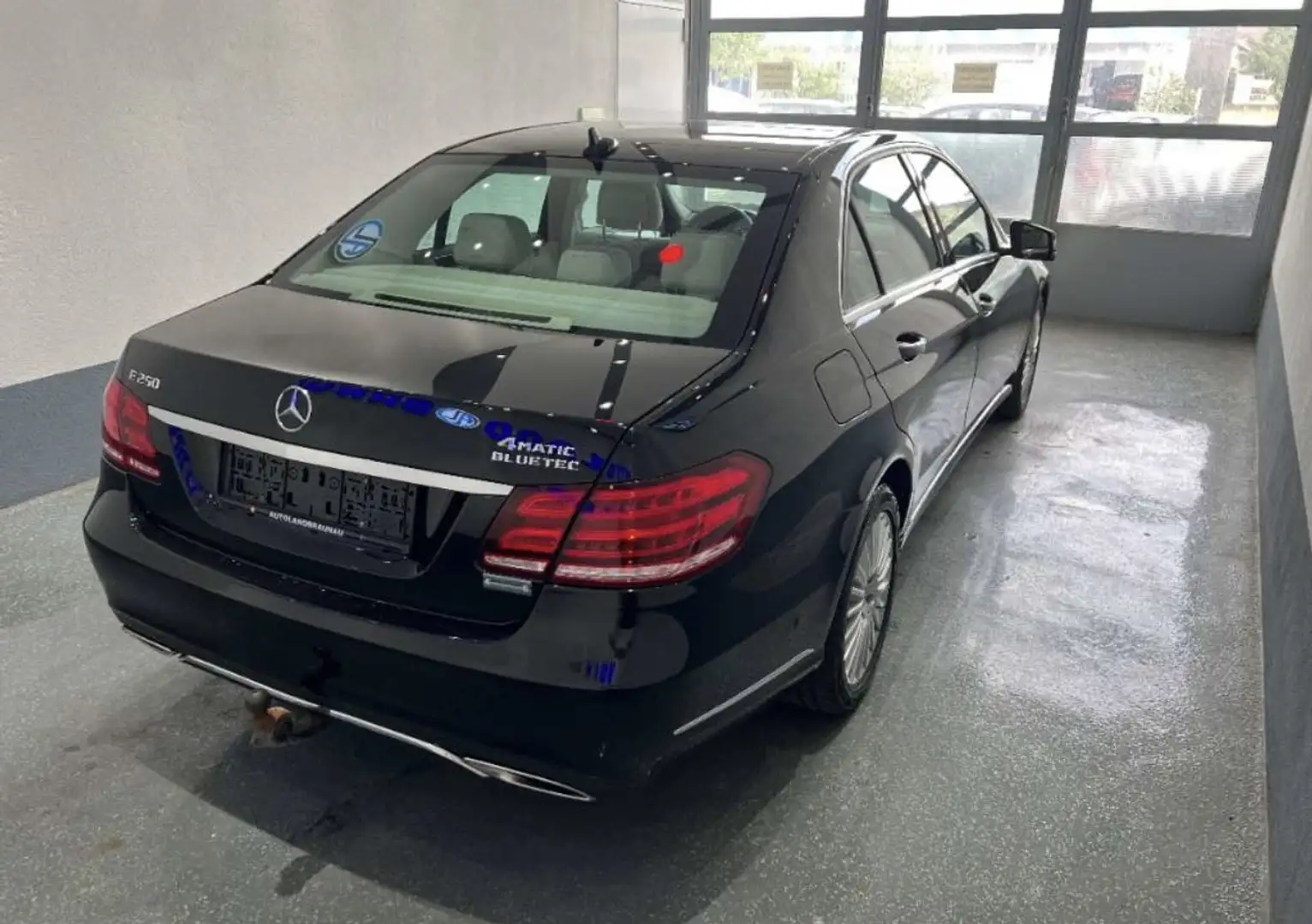 Mercedes-Benz E 250 CDI 4MATIC Avantgarde A-Edition Aut. Černá - 2