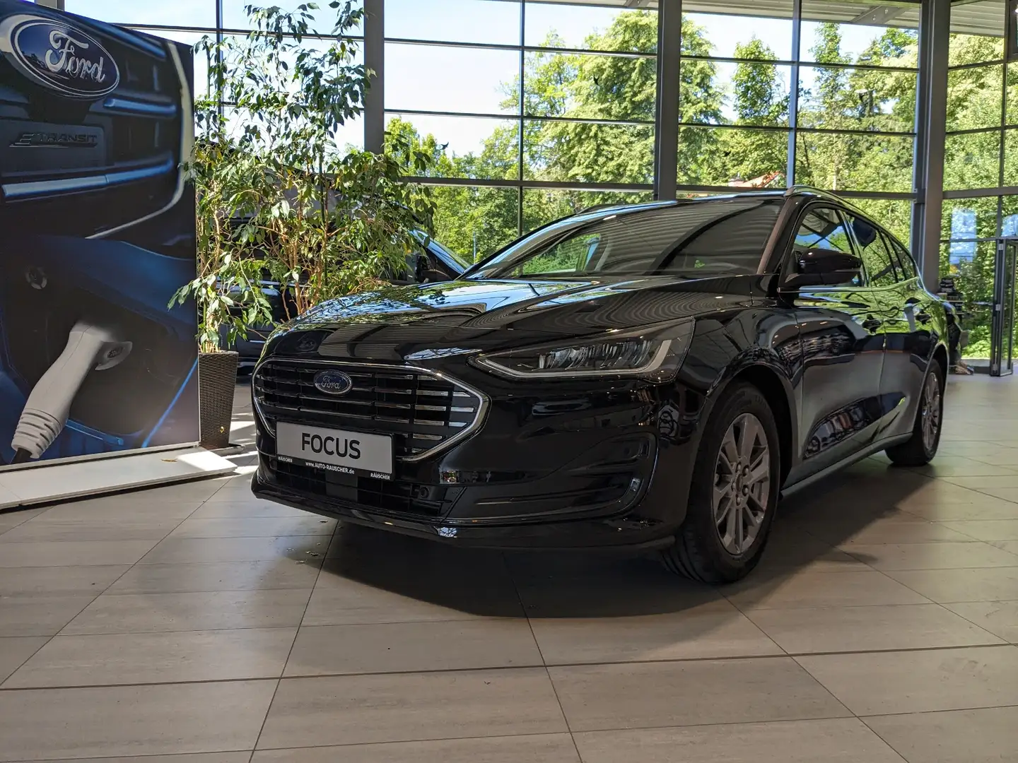 Ford Focus Turnier 1.0l 114 kW Titanium Schwarz - 2