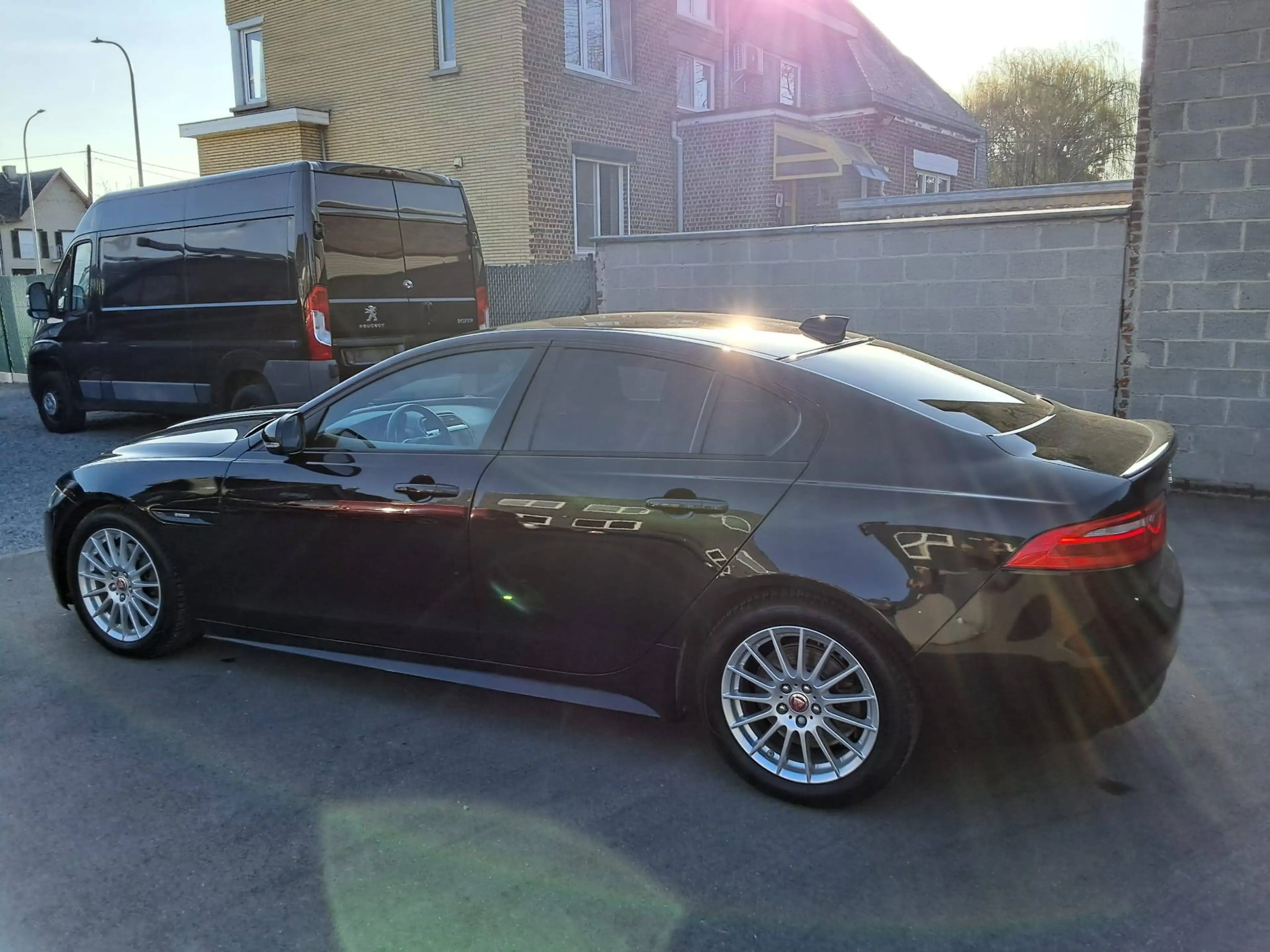 Jaguar XE 2.0 D E-Performance P R-SPORT NAVI CAM PARKH V&A — photo 3