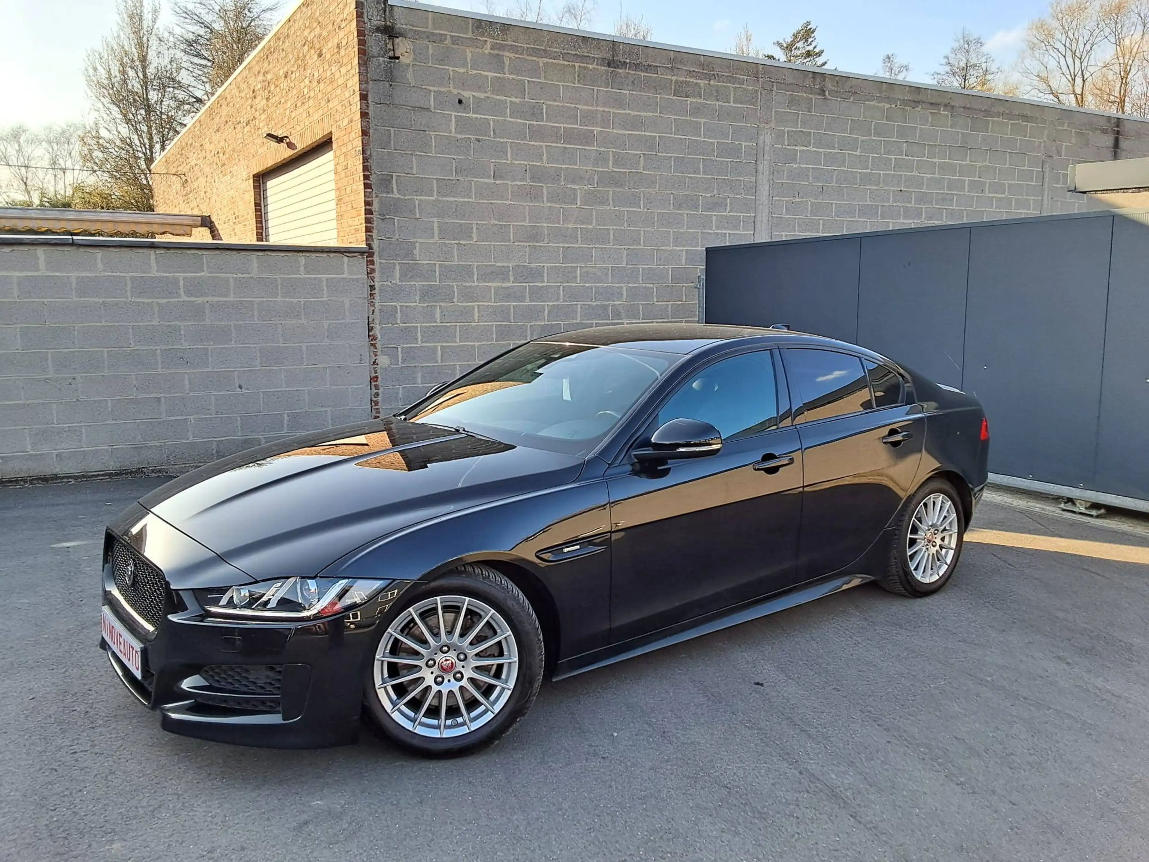Jaguar XE 2.0 D E-Performance P R-SPORT NAVI CAM PARKH V&A — photo 2