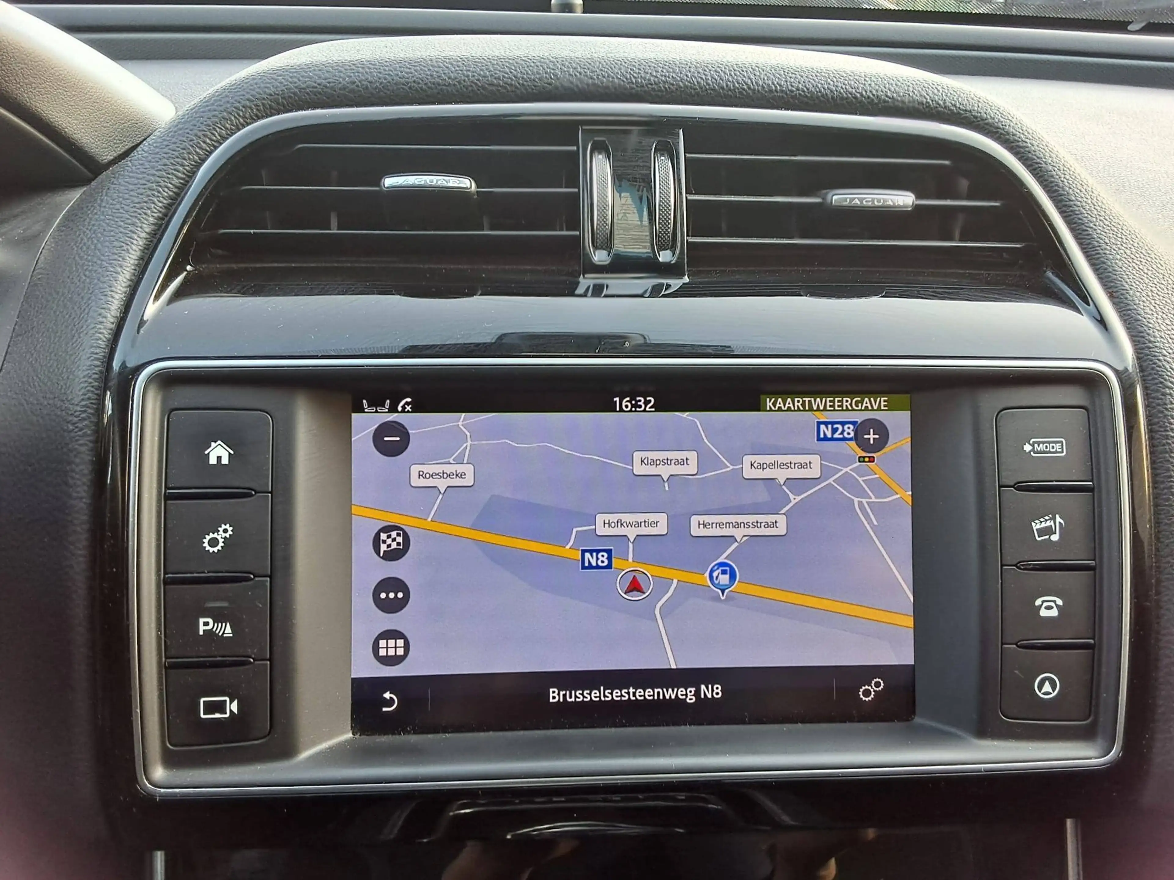 Jaguar XE 2.0 D E-Performance P R-SPORT NAVI CAM PARKH V&A — photo 15