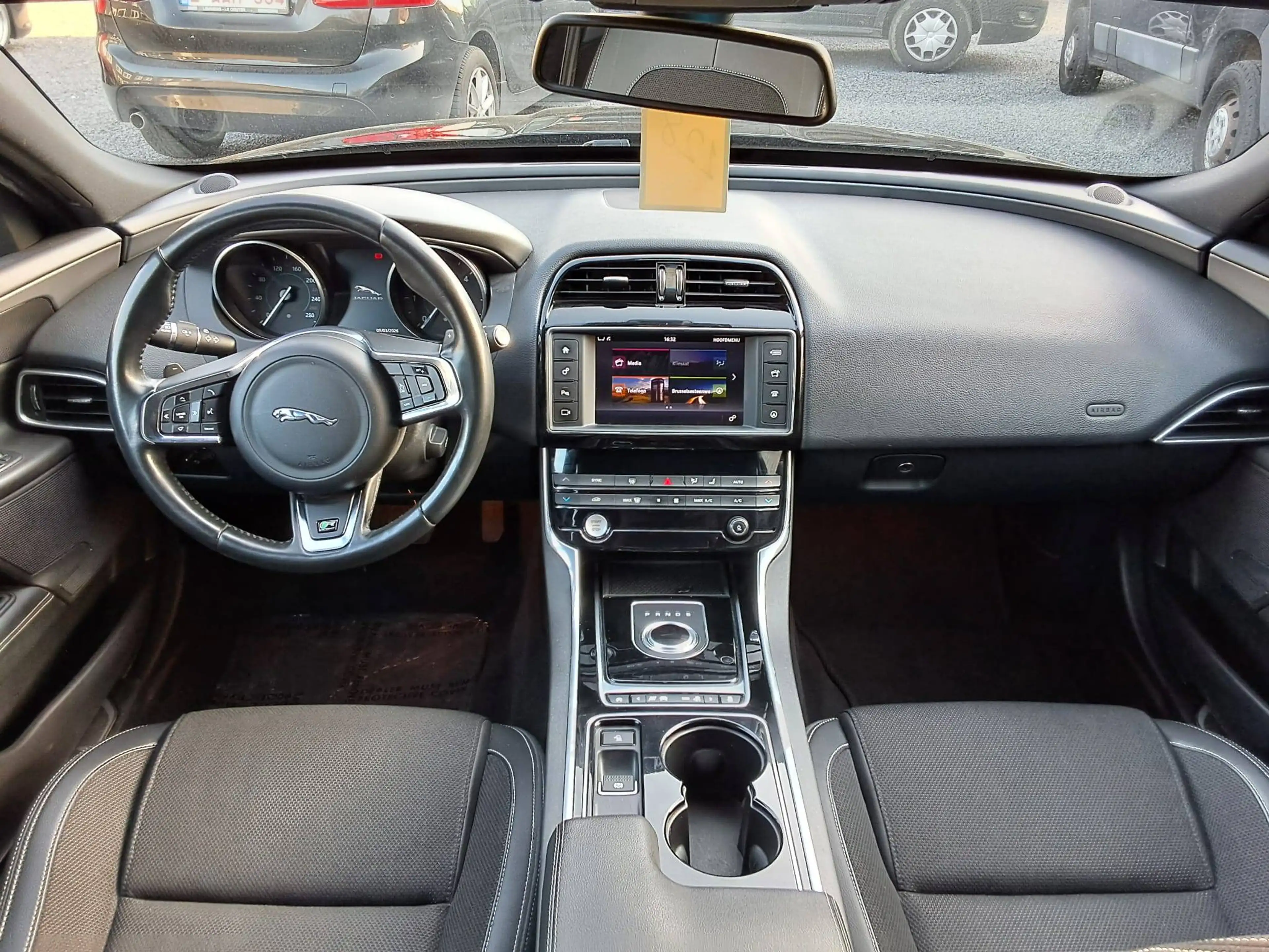 Jaguar XE 2.0 D E-Performance P R-SPORT NAVI CAM PARKH V&A — photo 13