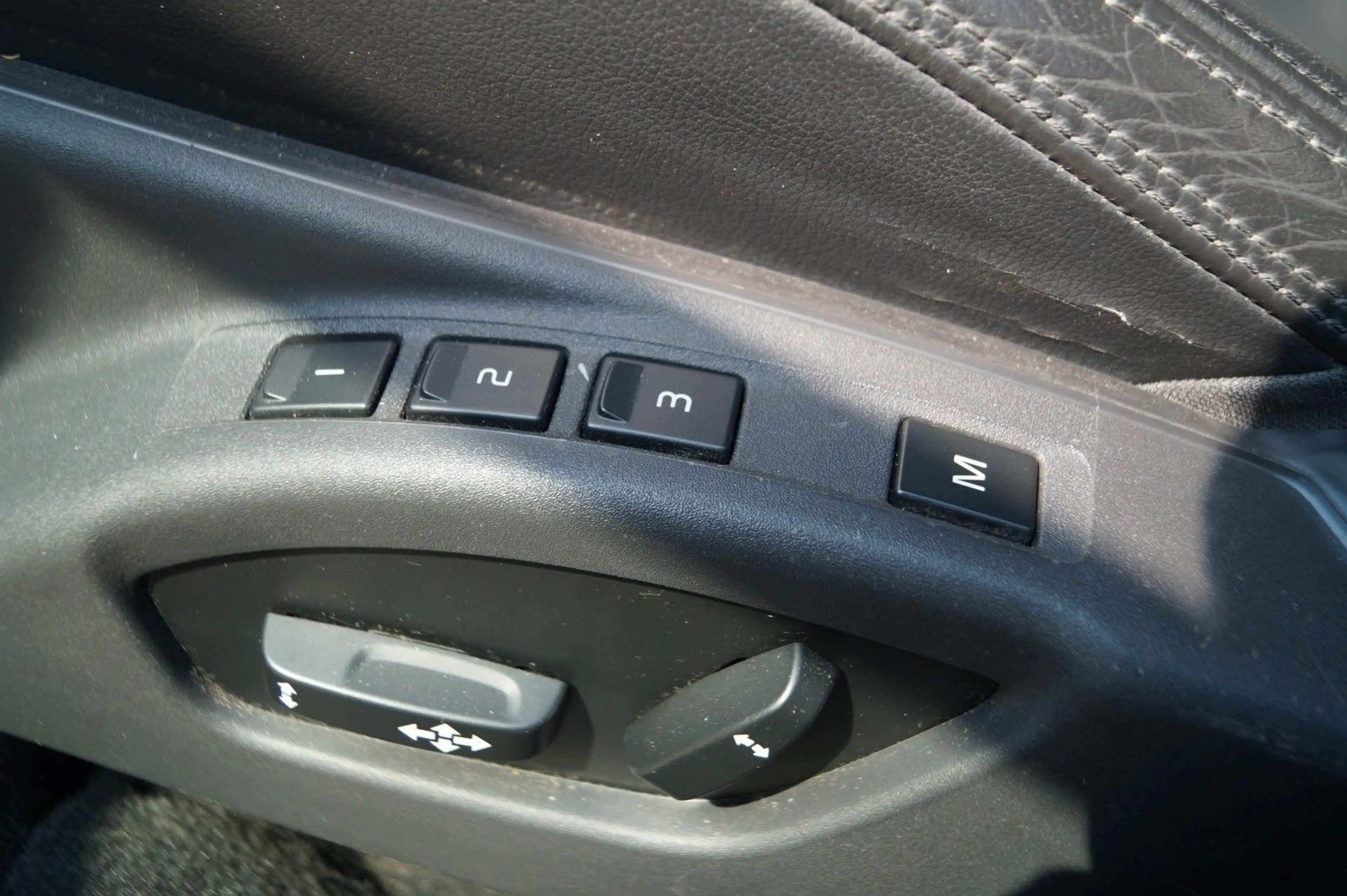 Volvo V60 Kombi Summum|Autom.|2.Hand|Leder|Navi|AHK| — photo 13