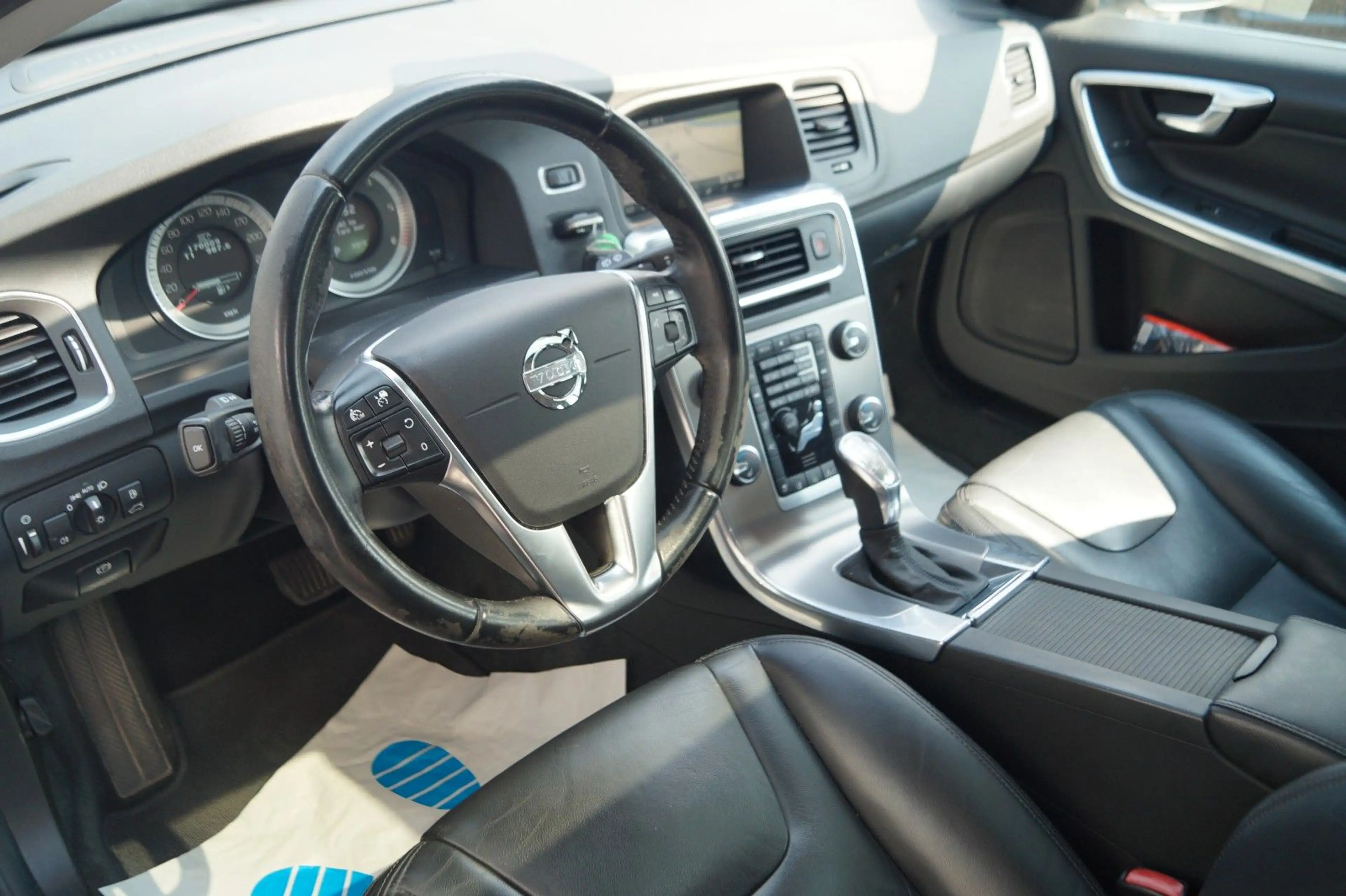 Volvo V60 Kombi Summum|Autom.|2.Hand|Leder|Navi|AHK| — photo 10