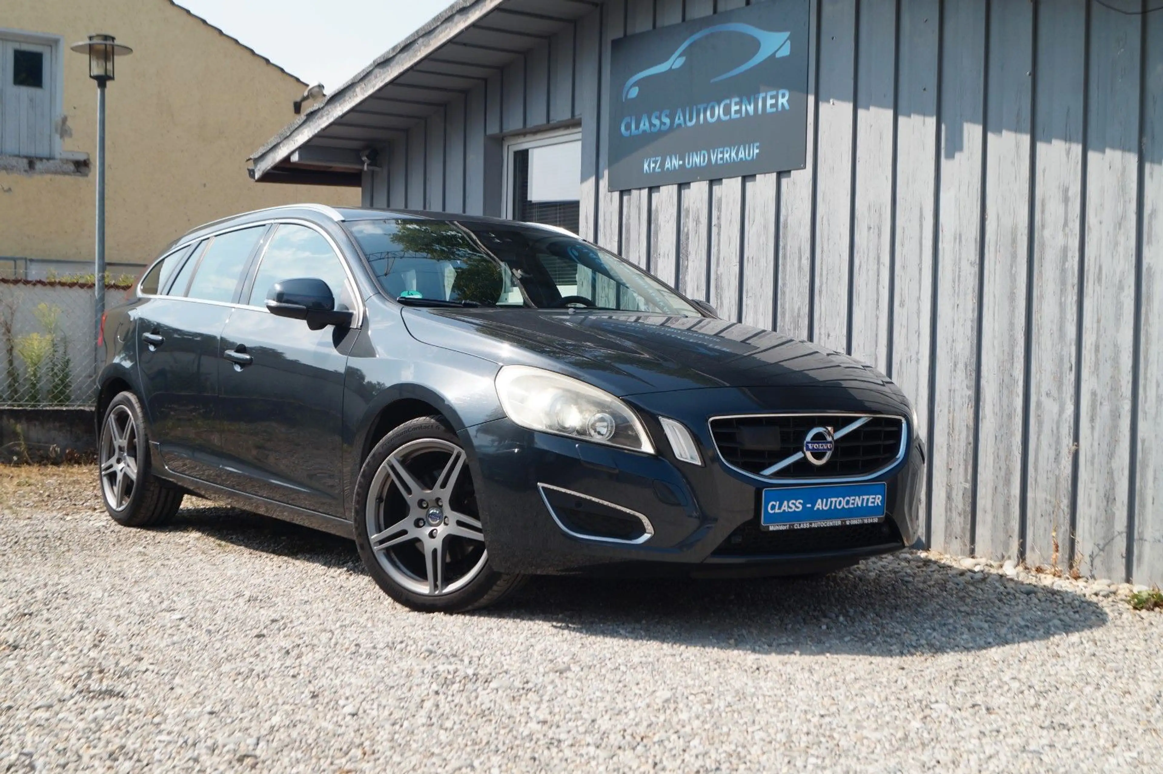 Volvo V60 Kombi Summum|Autom.|2.Hand|Leder|Navi|AHK|