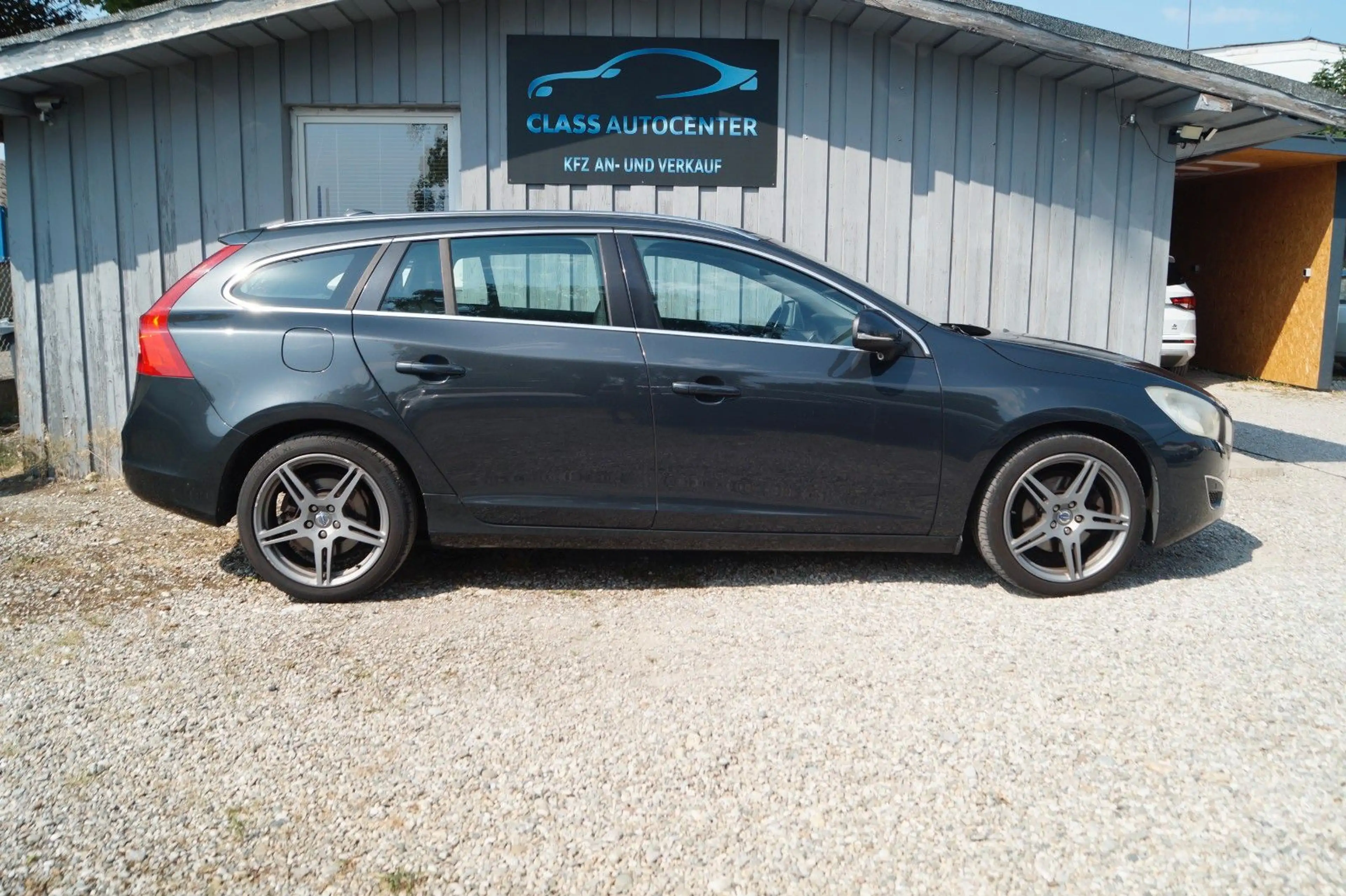 Volvo V60 Kombi Summum|Autom.|2.Hand|Leder|Navi|AHK| — photo 4