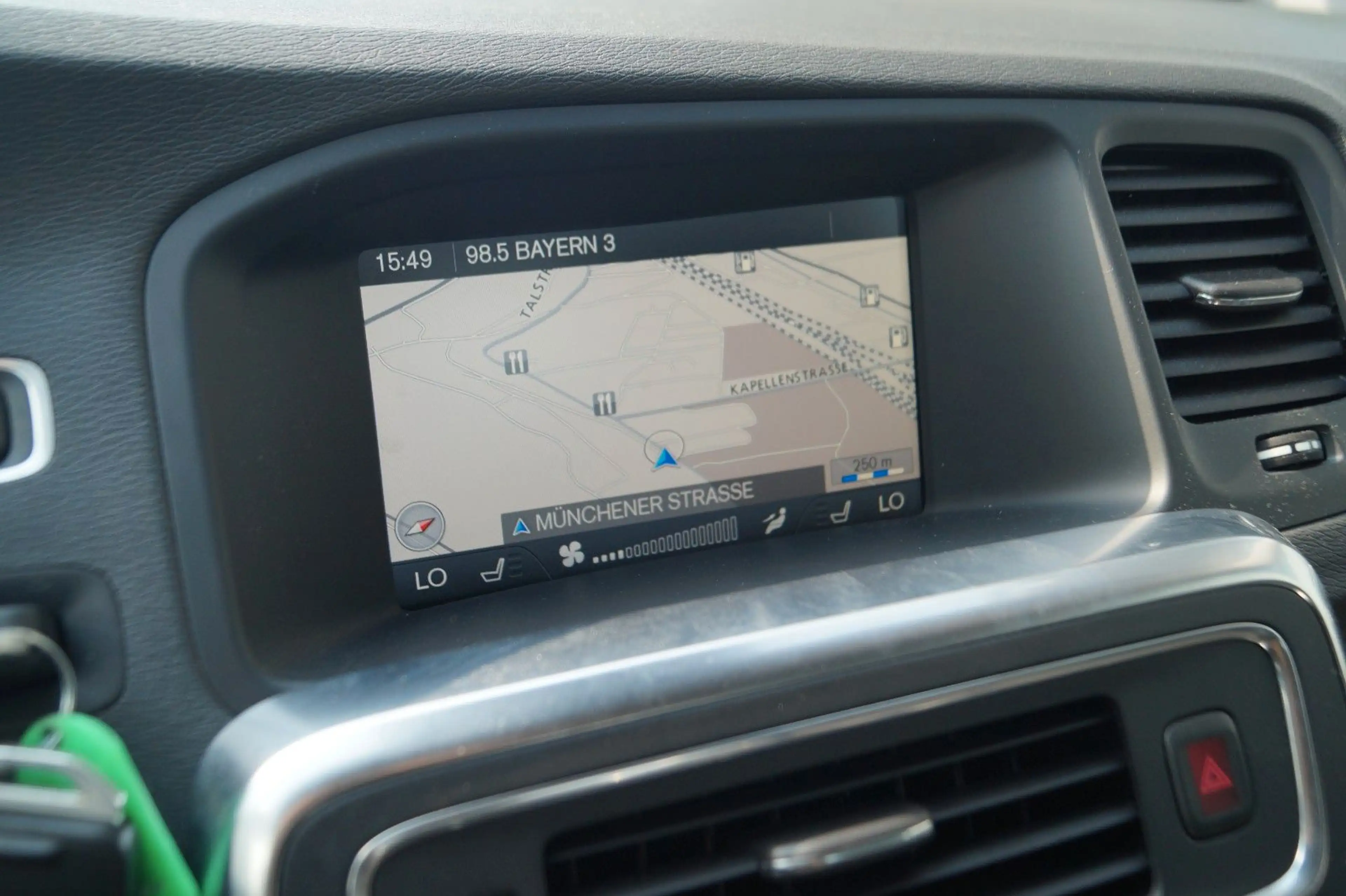 Volvo V60 Kombi Summum|Autom.|2.Hand|Leder|Navi|AHK| — photo 14