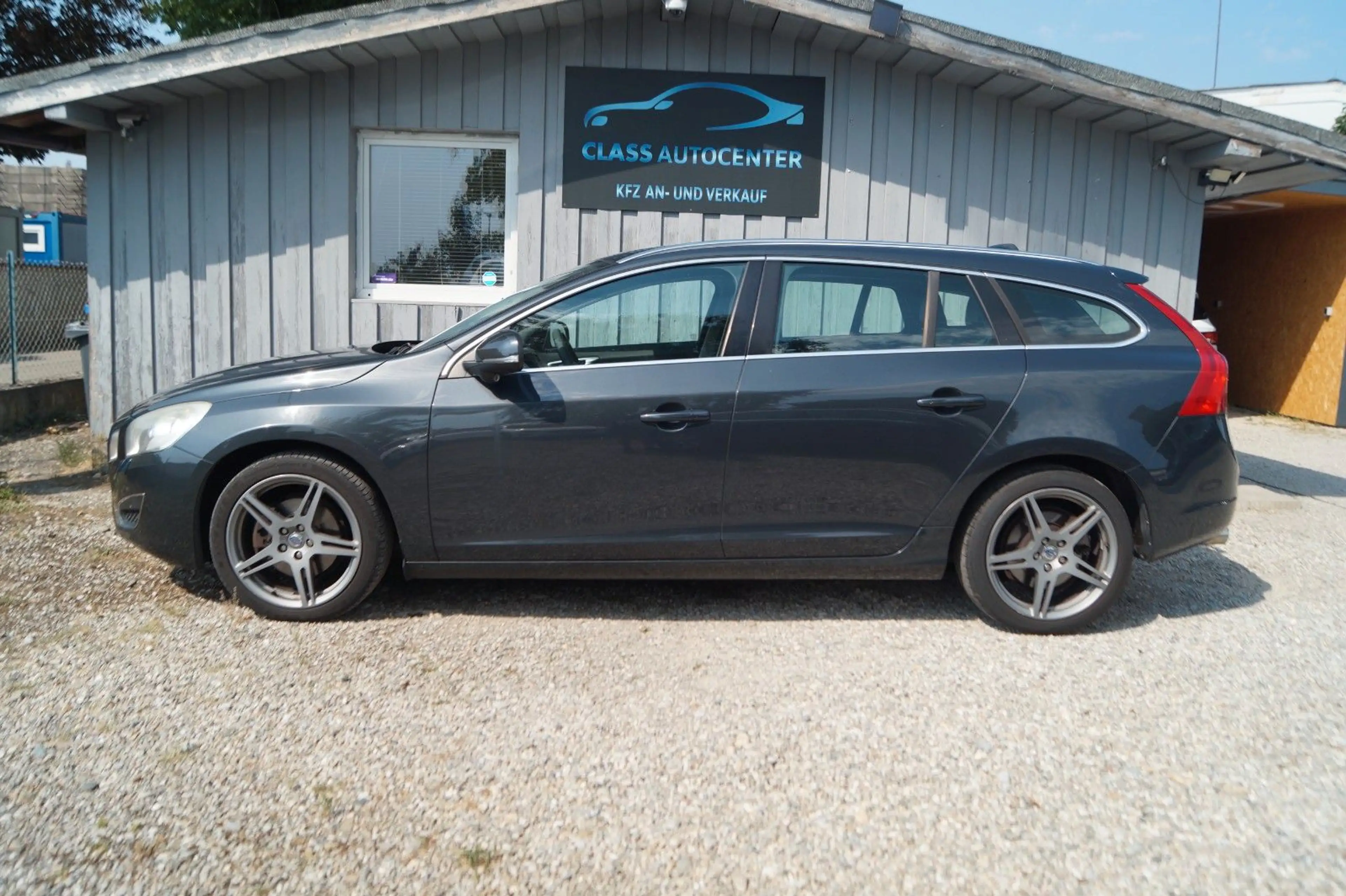 Volvo V60 Kombi Summum|Autom.|2.Hand|Leder|Navi|AHK| — photo 2