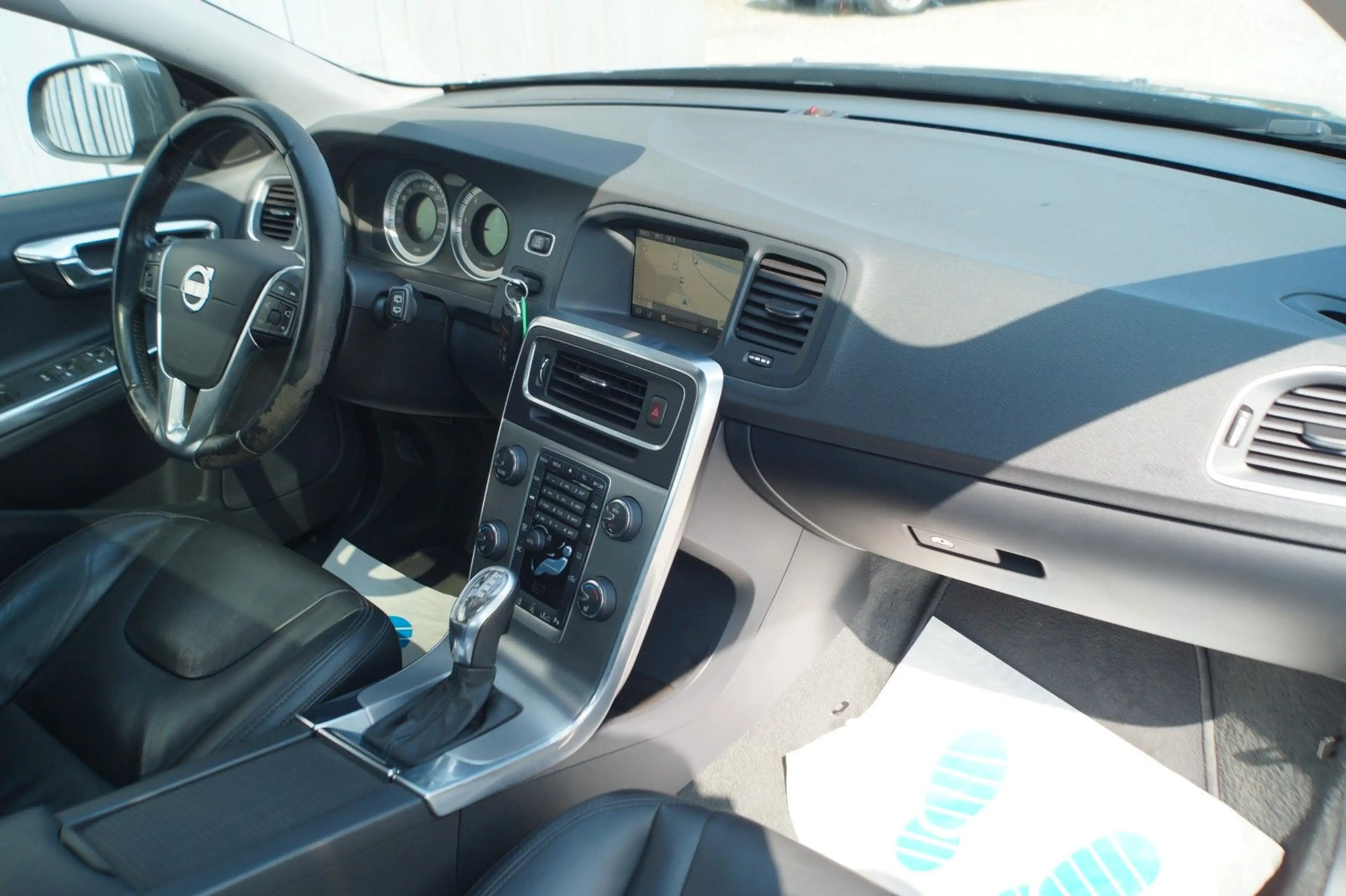 Volvo V60 Kombi Summum|Autom.|2.Hand|Leder|Navi|AHK| — photo 11
