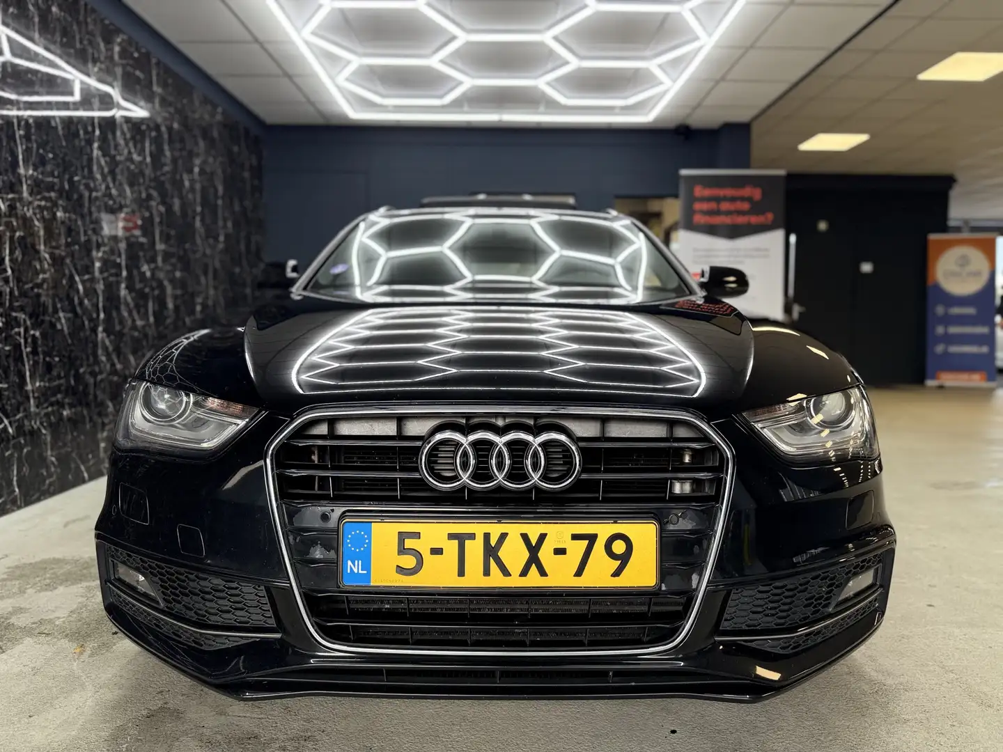Audi A4 Avant 1.8 TFSI Sport Edition Zwart - 2