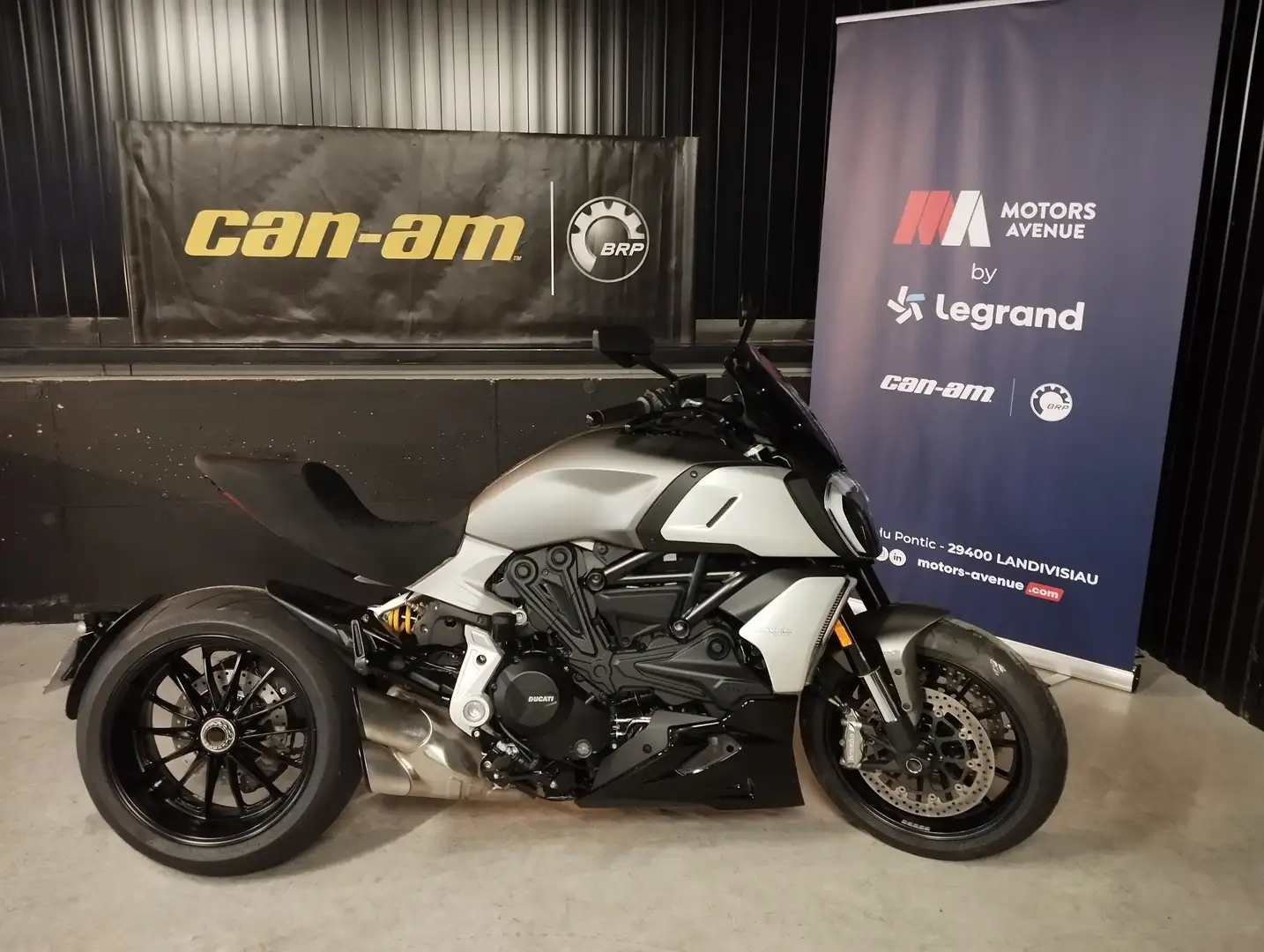 Ducati Diavel Grau - 2