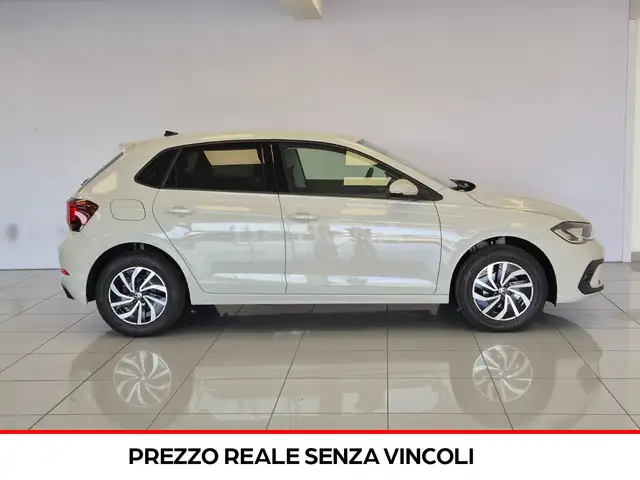 Volkswagen Polo view 6