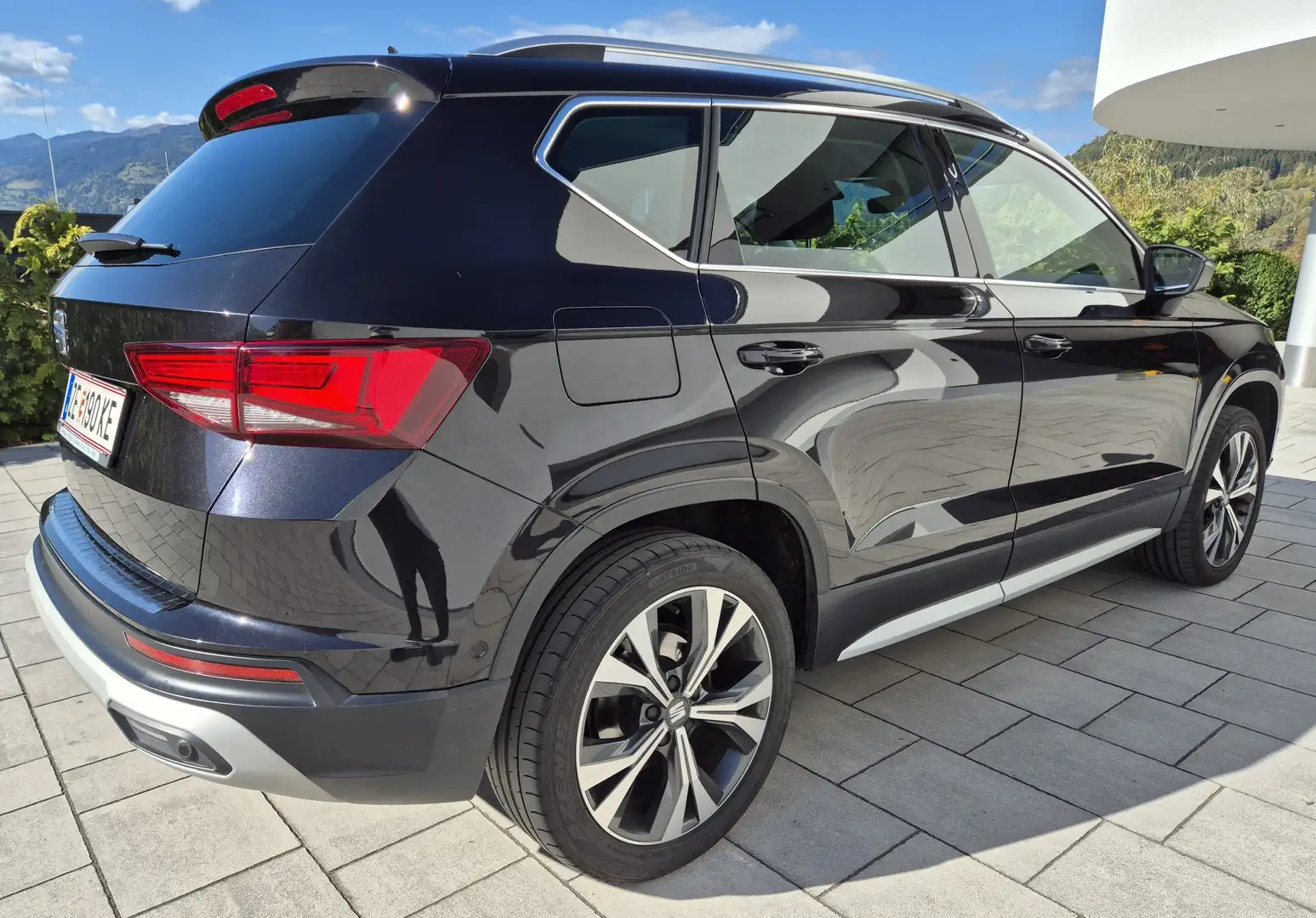 SEAT Ateca 2,0 Xperience 4WD TSI DSG Schwarz - 1