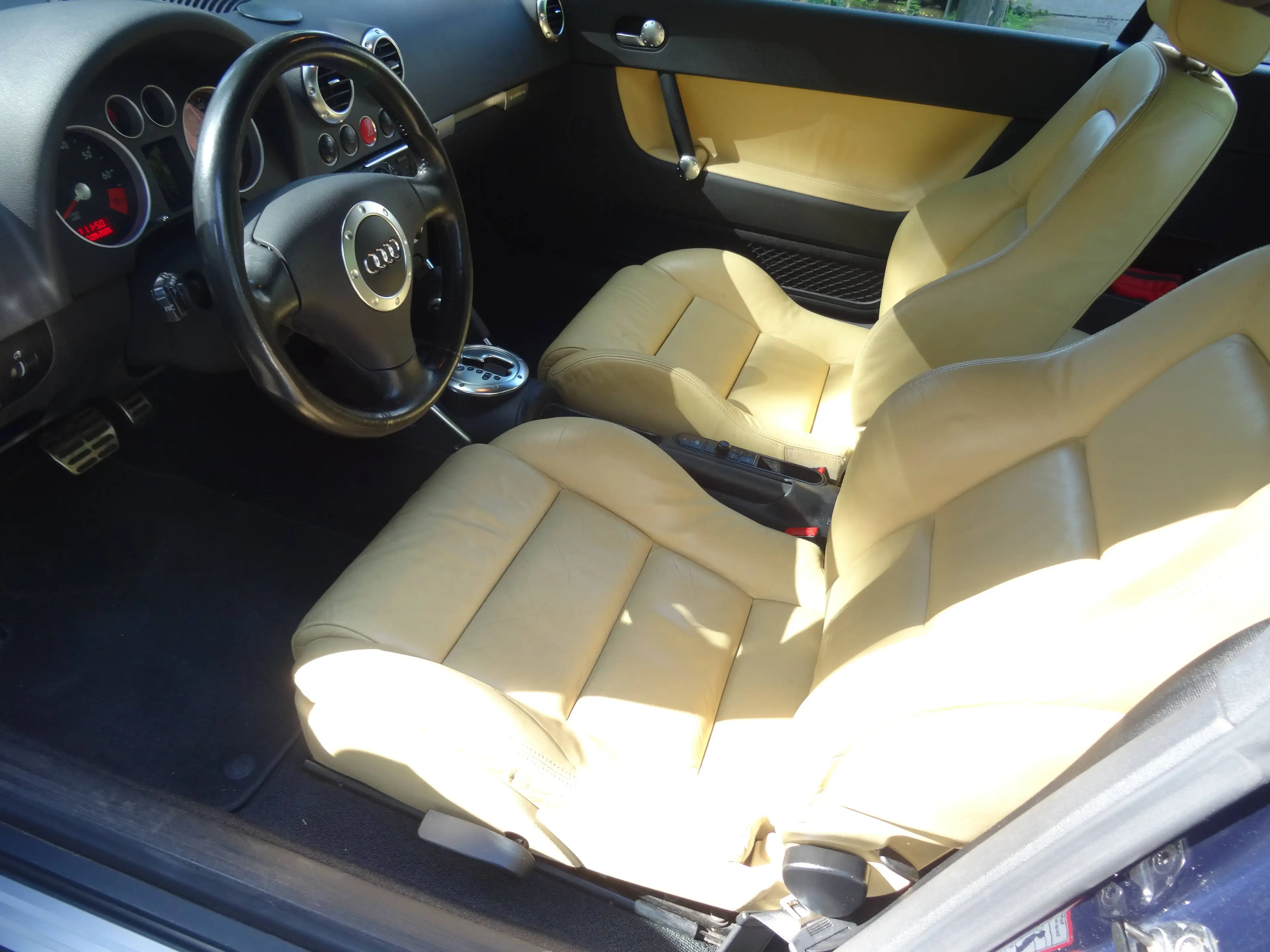 Audi TT 3.2 V6 quattro — photo 7