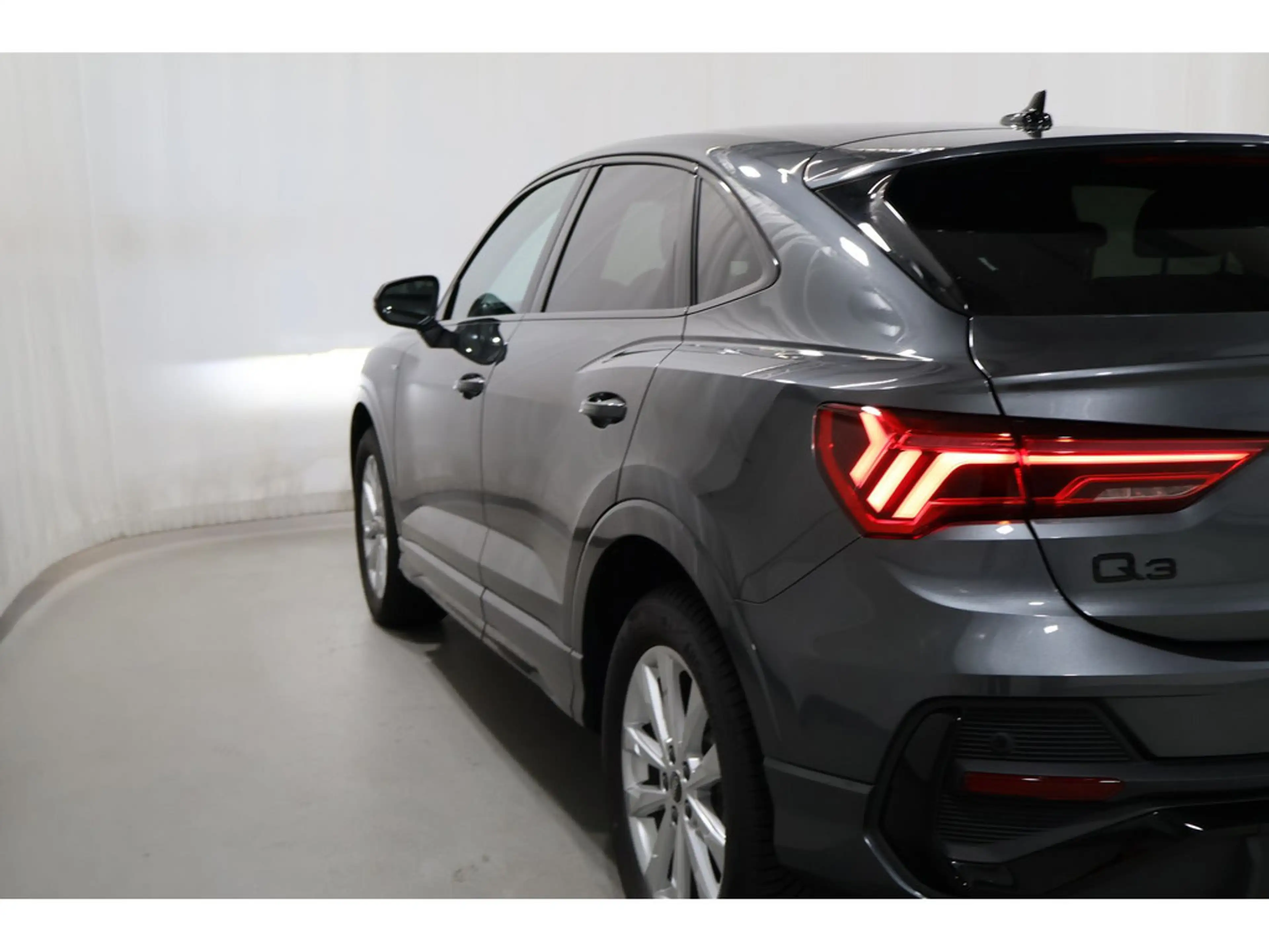 Audi Q3 Sportback 35 TDI S line MatrixLED*Kamera*Navi — photo 13