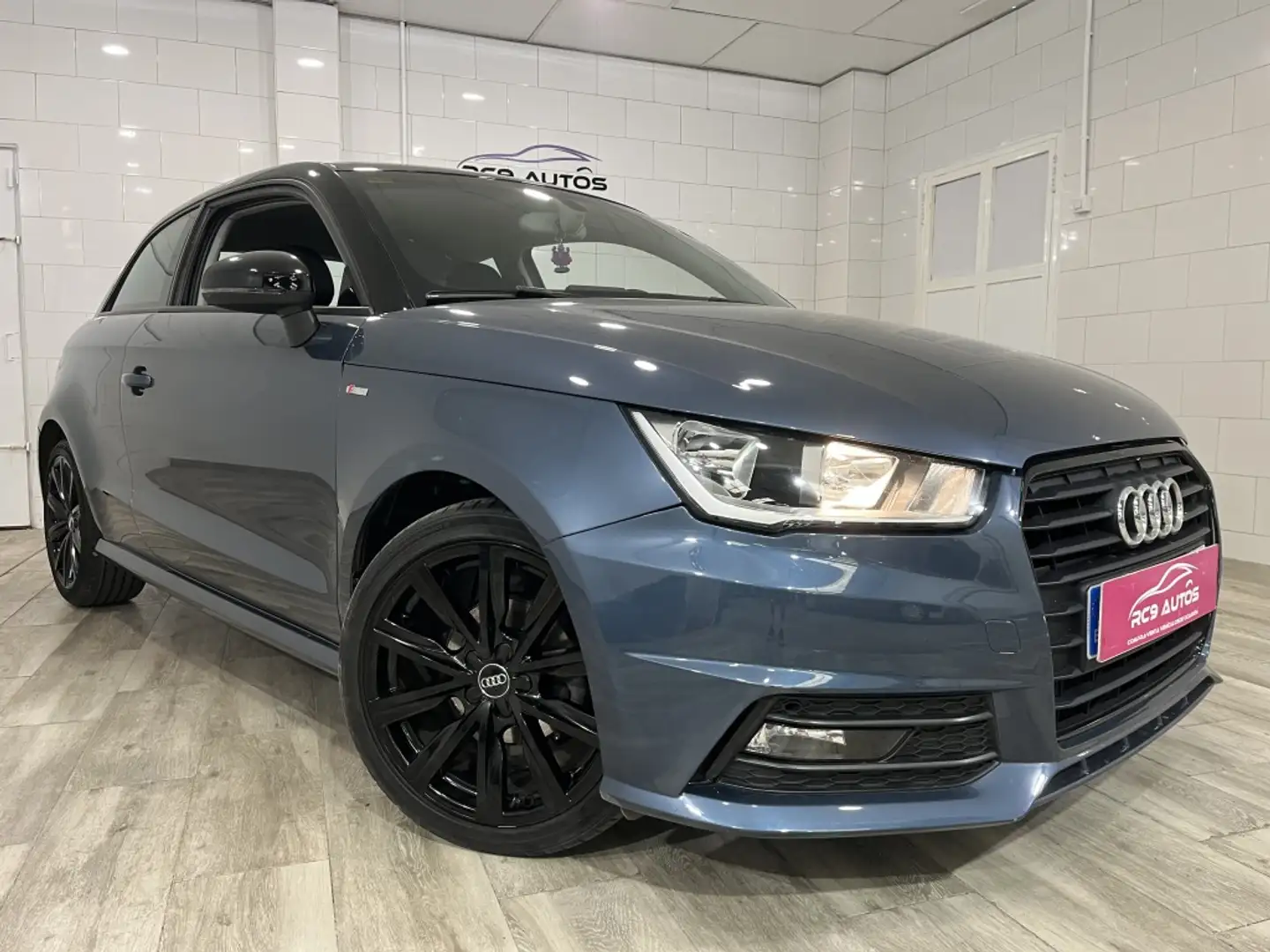 Audi A1 Sportback 1.4TDI Design Bleu - 1