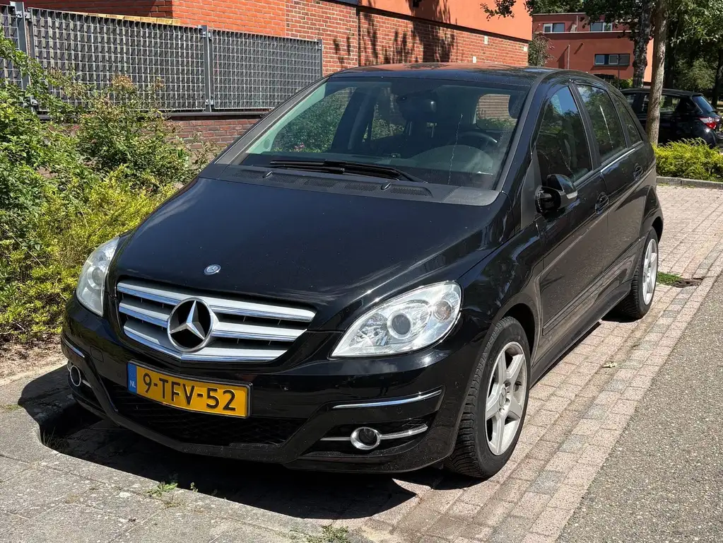 Mercedes-Benz B 160 2011 из Европы — купить под ключ