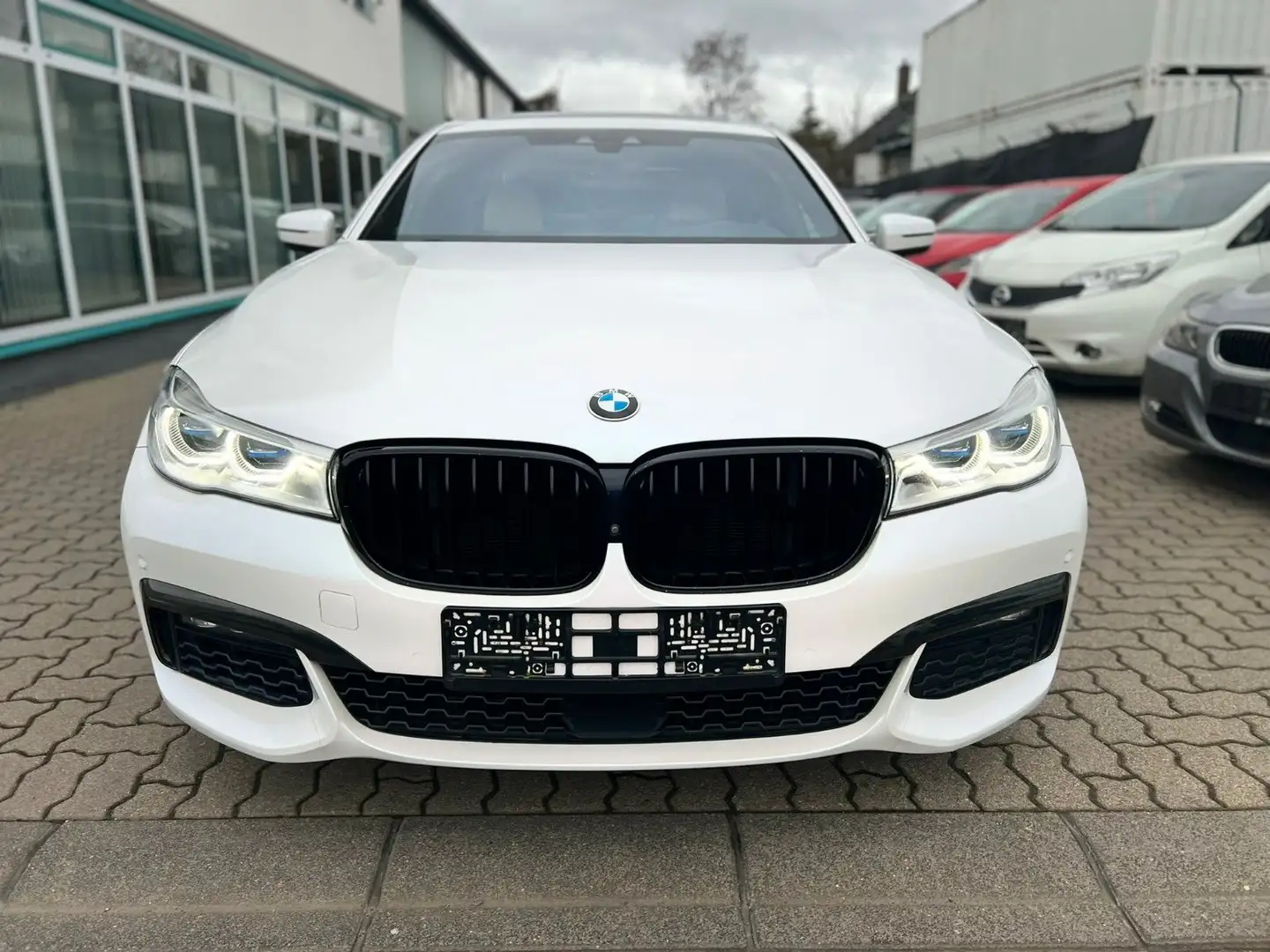 BMW 750 i xDrive M-SPORT PAKET*S.DACH*LESER*M-PAKET Bianco - 2