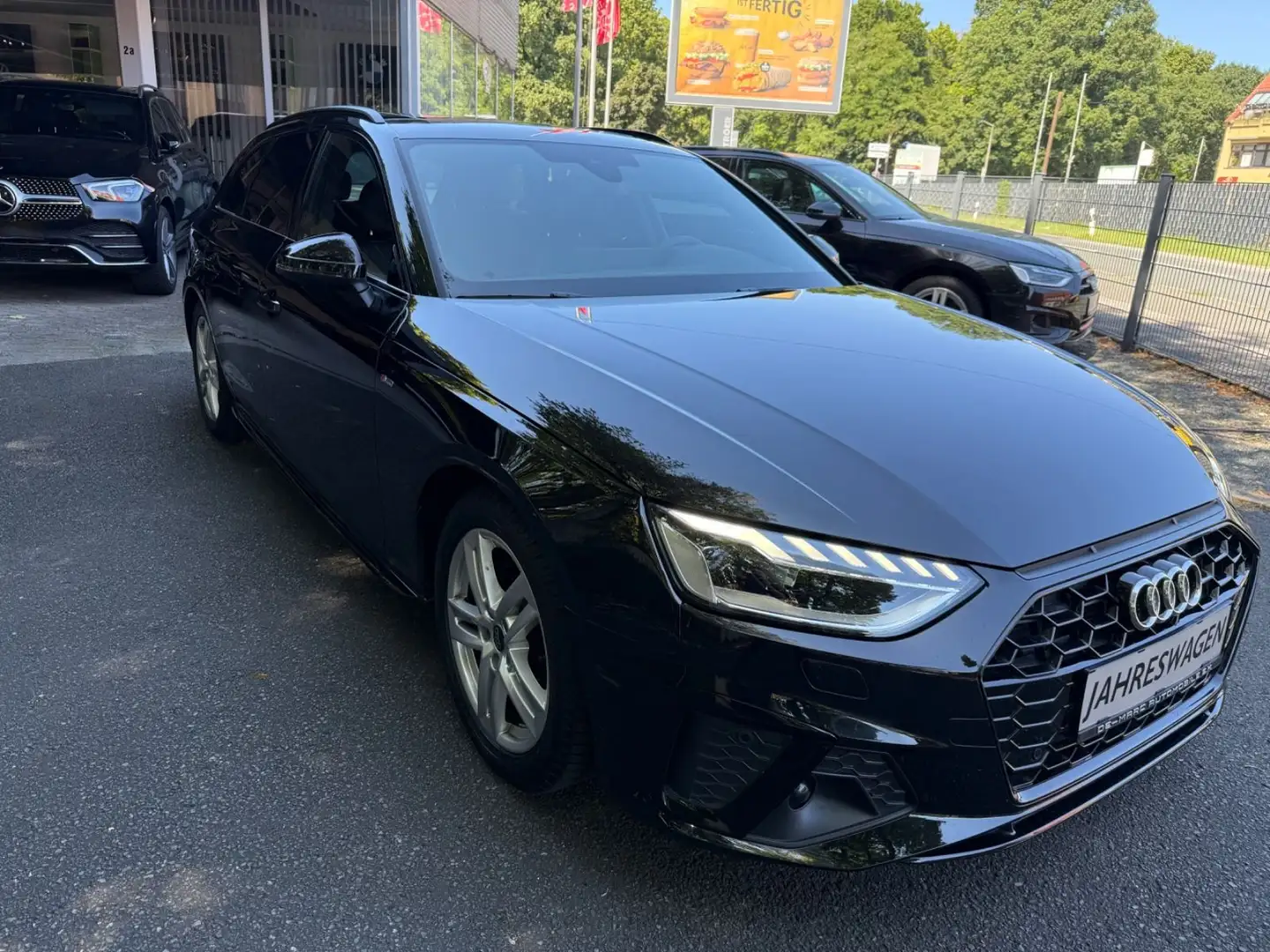 Audi A4 Avant 35 TFSI S line Matrix Pano Leder Schwarz - 1