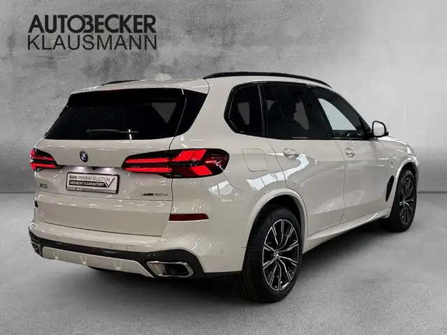 BMW X5 view 2