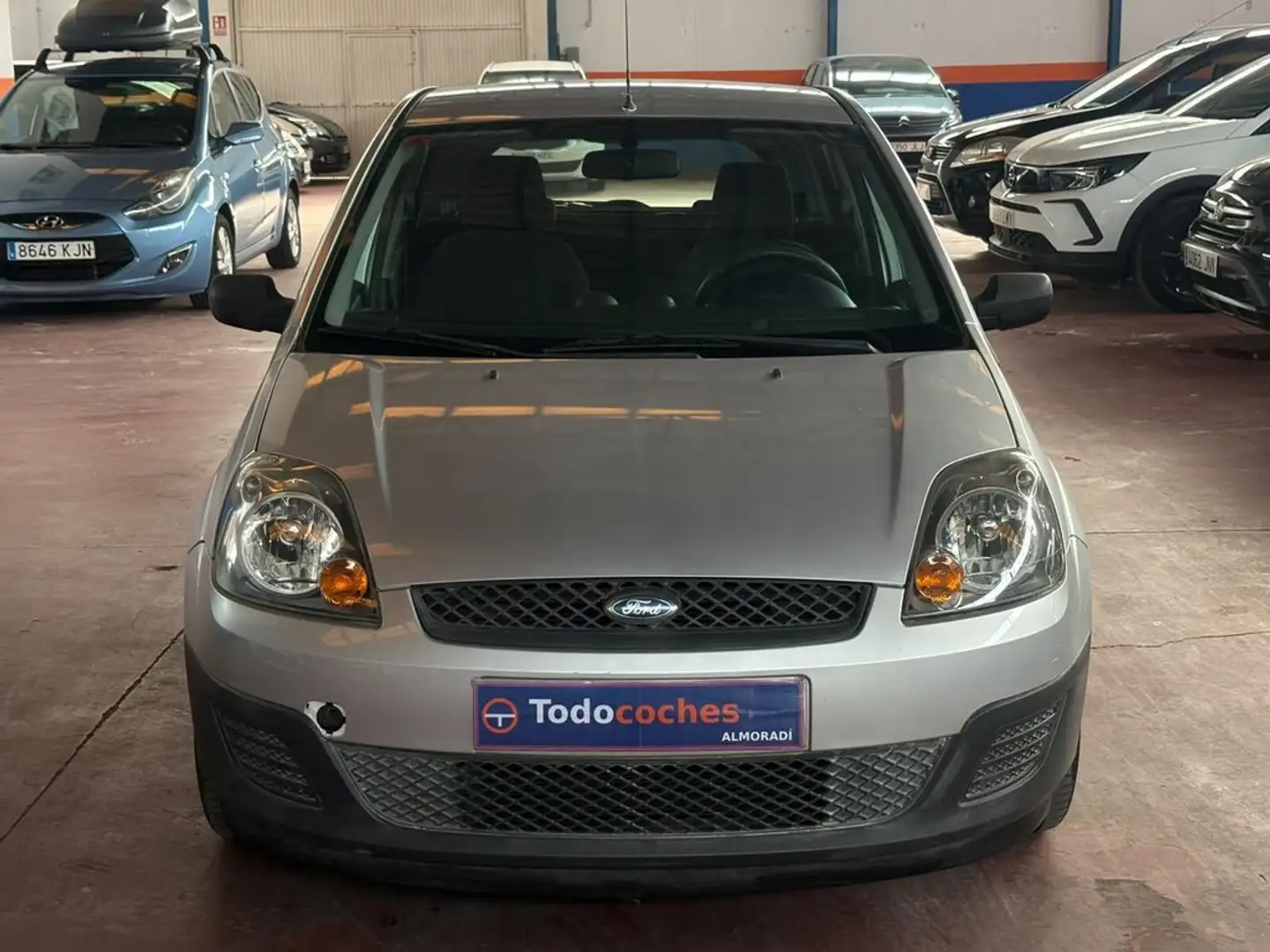 Ford Fiesta 1.3 Ambiente Gris - 2