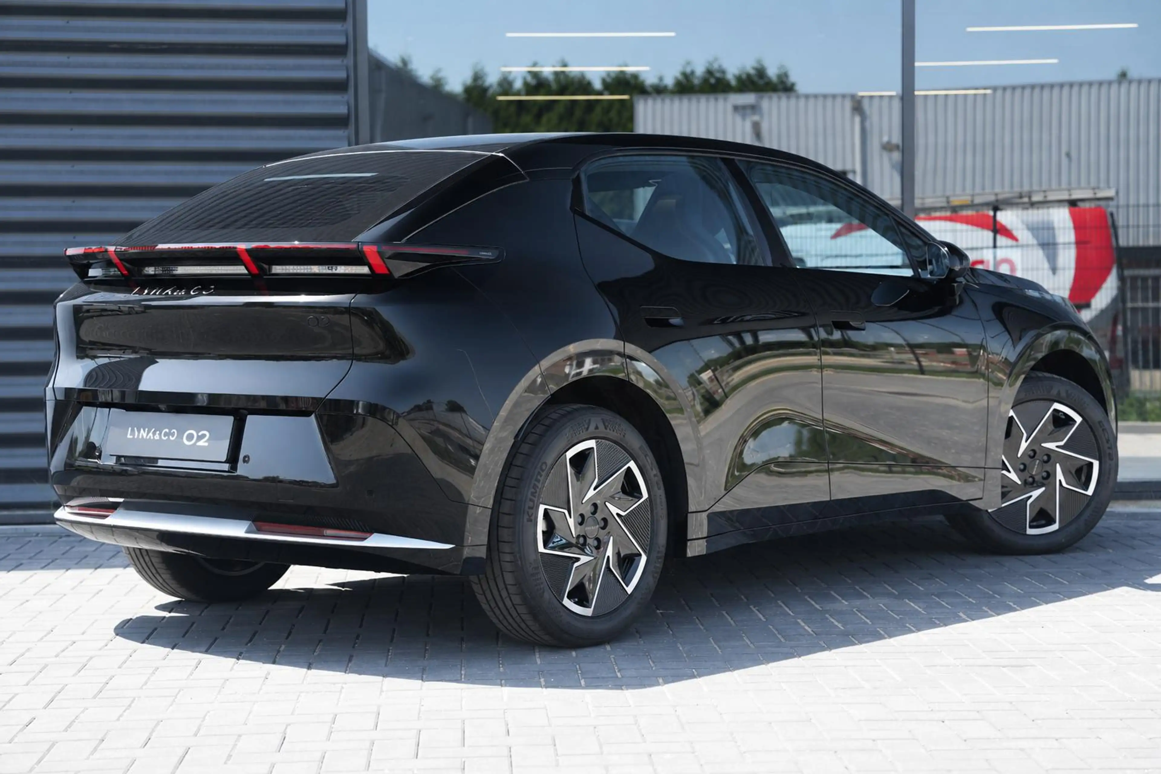 Lynk & Co 02 Core 66kWh 272PK RWD | 1600KG Trekgewicht | Stoelv — photo 2