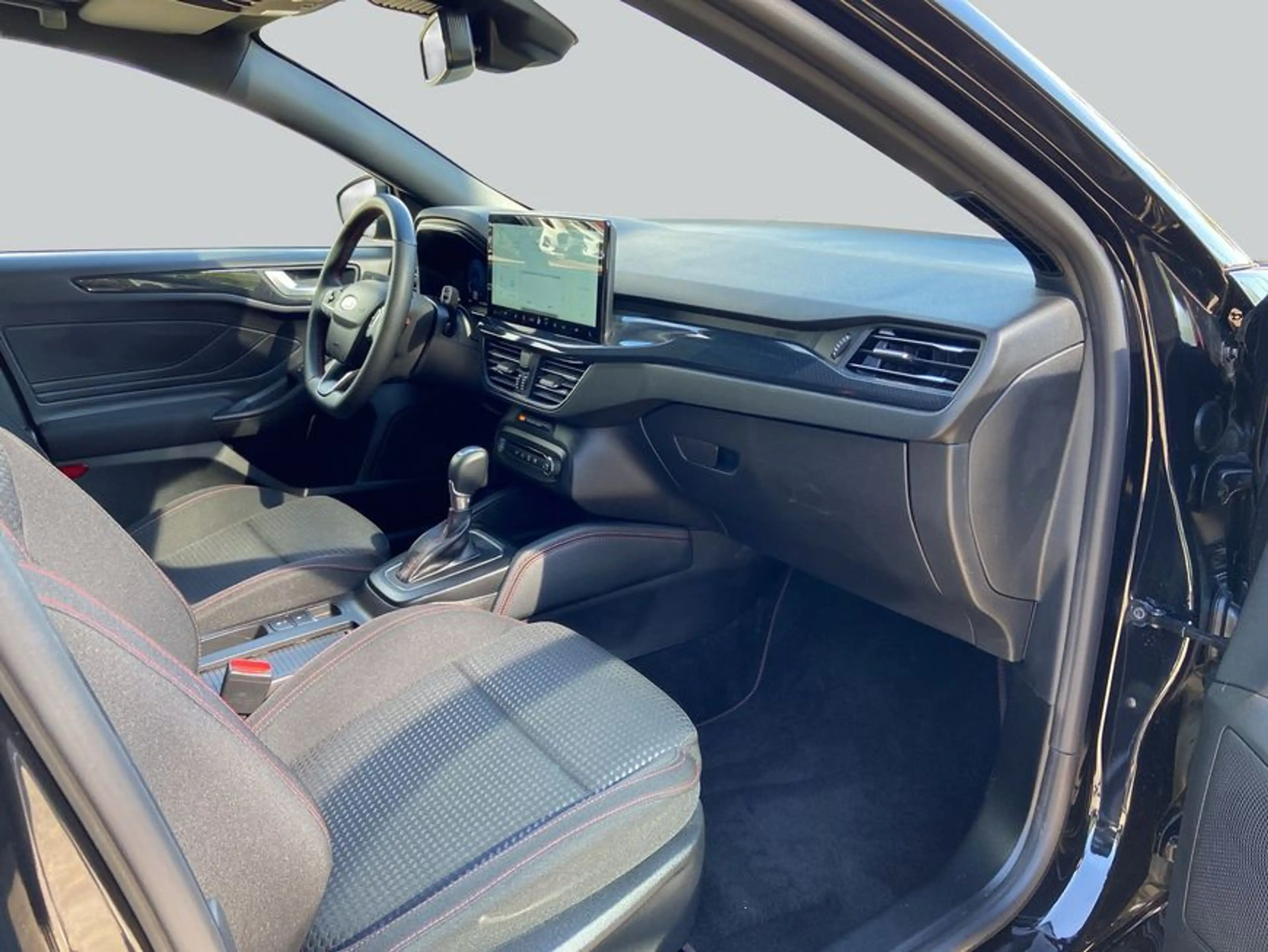 Ford Focus 1.0 EcoB. ST-LINE X *Pano/ LED Scheinw.* — photo 15