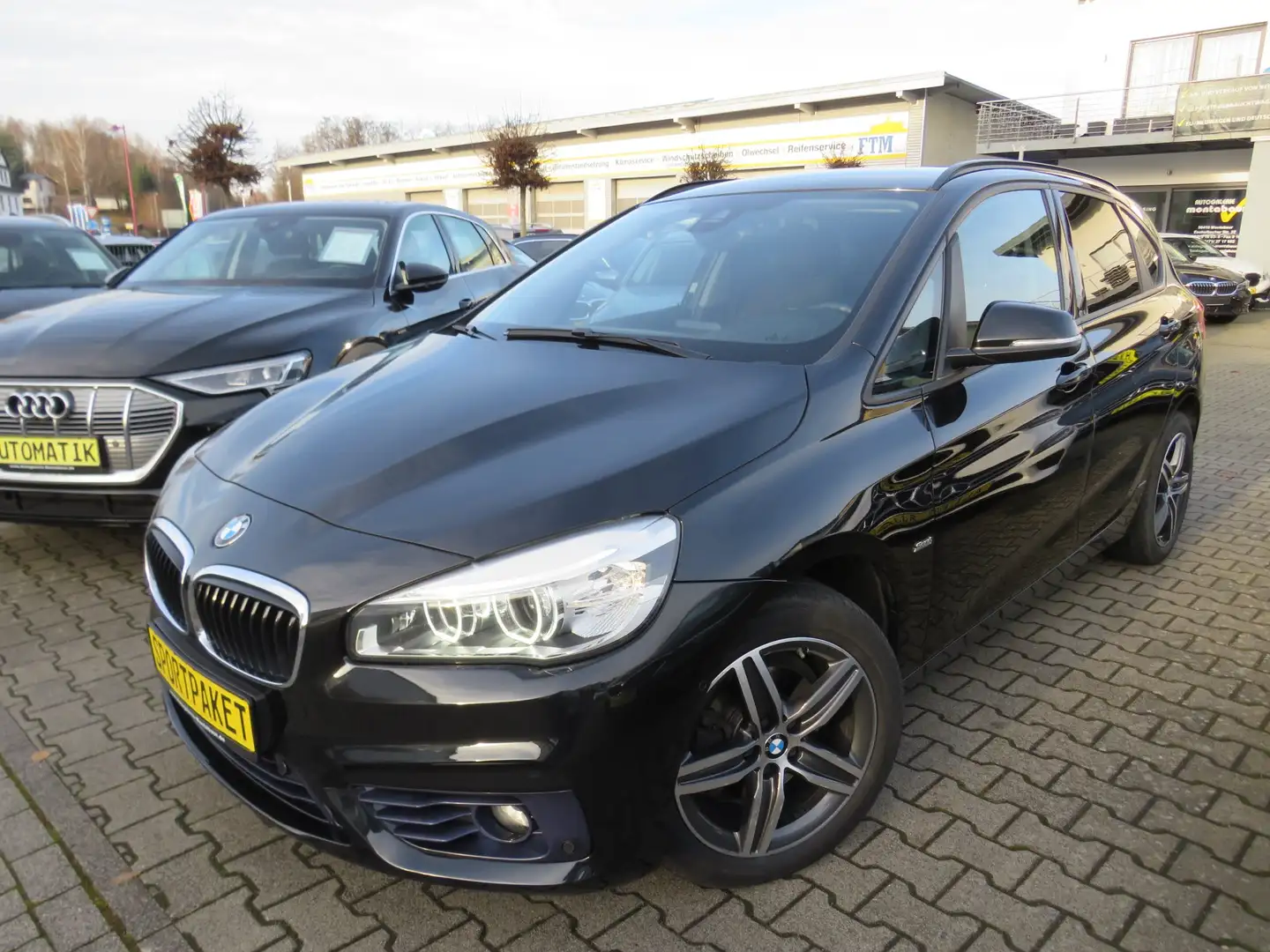 BMW 218 218d Active Tourer Sport Line *2.HAND *LED *AHK * Schwarz - 1
