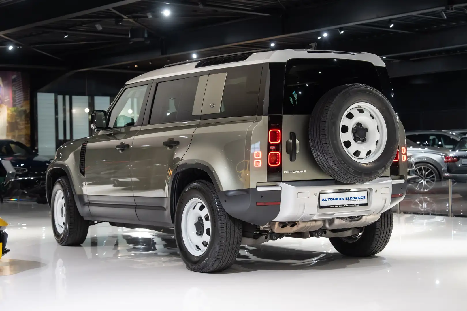 Land Rover Defender 110*1.HAND*EXTR-PAKET*LUFT*360*DAB+*AHK Grün - 1