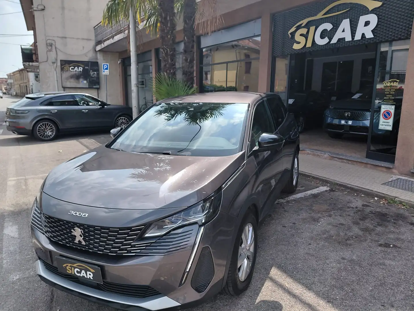Peugeot 3008 Active Pack 1.2 Benzina 131CV Grijs - 2