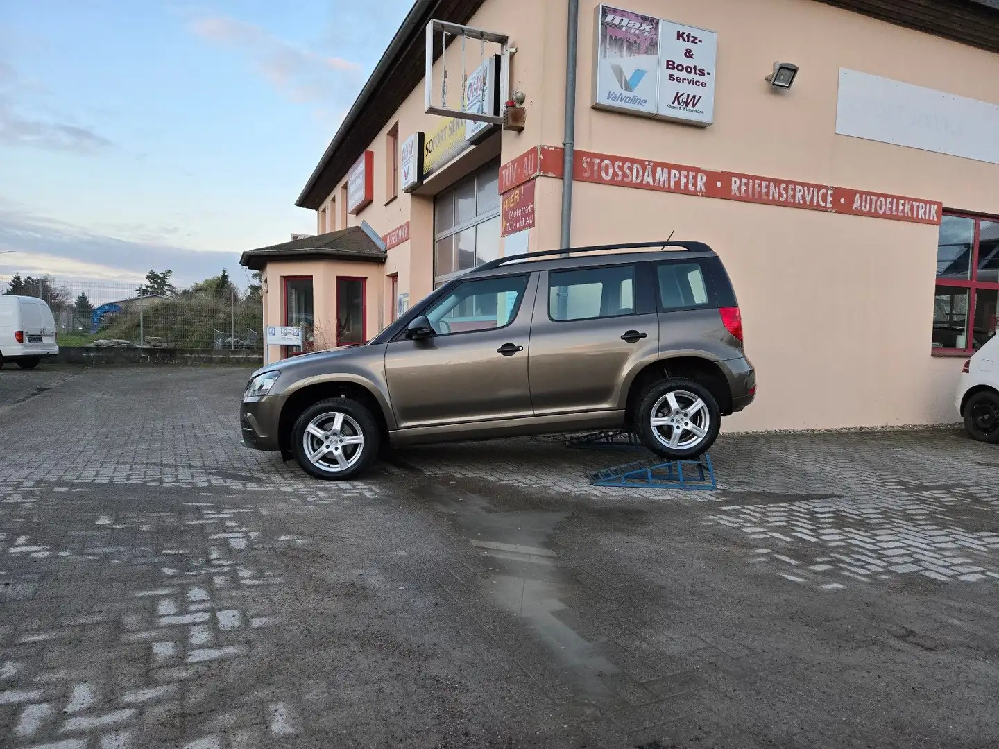 Skoda Yeti Active**82Tkm**S+W Räder** Braun - 2